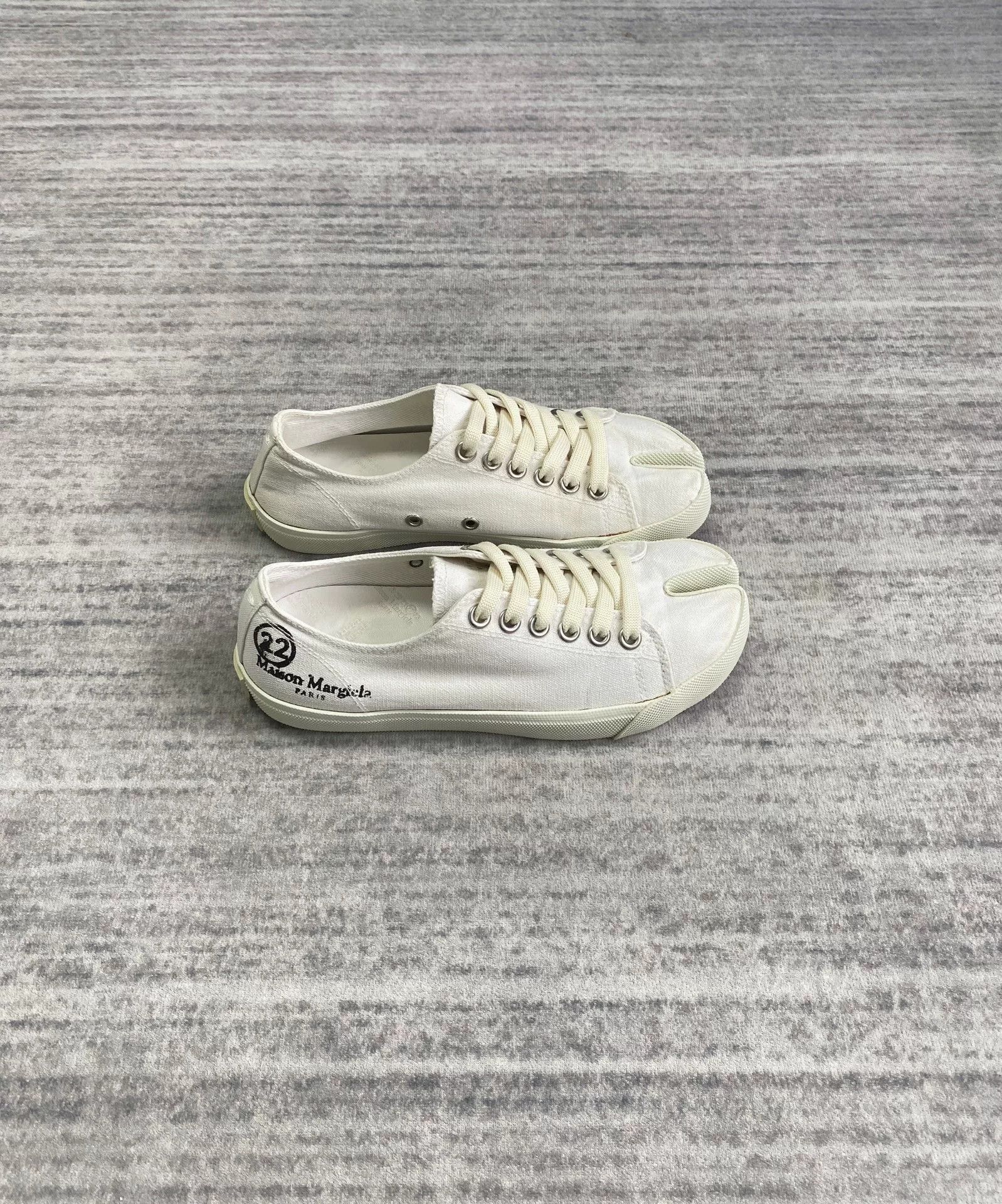 Maison Margiela margiela white tabi canvas flat shoes Size US 6 / IT 36 - 2 Thumbnail