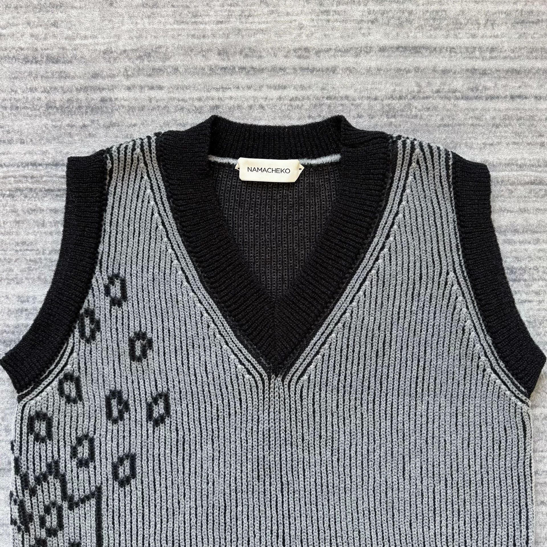 Namacheko Namacheko Embroidered Floral Vest in Black and White Size XS / US 0-2 / IT 36-38 - 3 Thumbnail