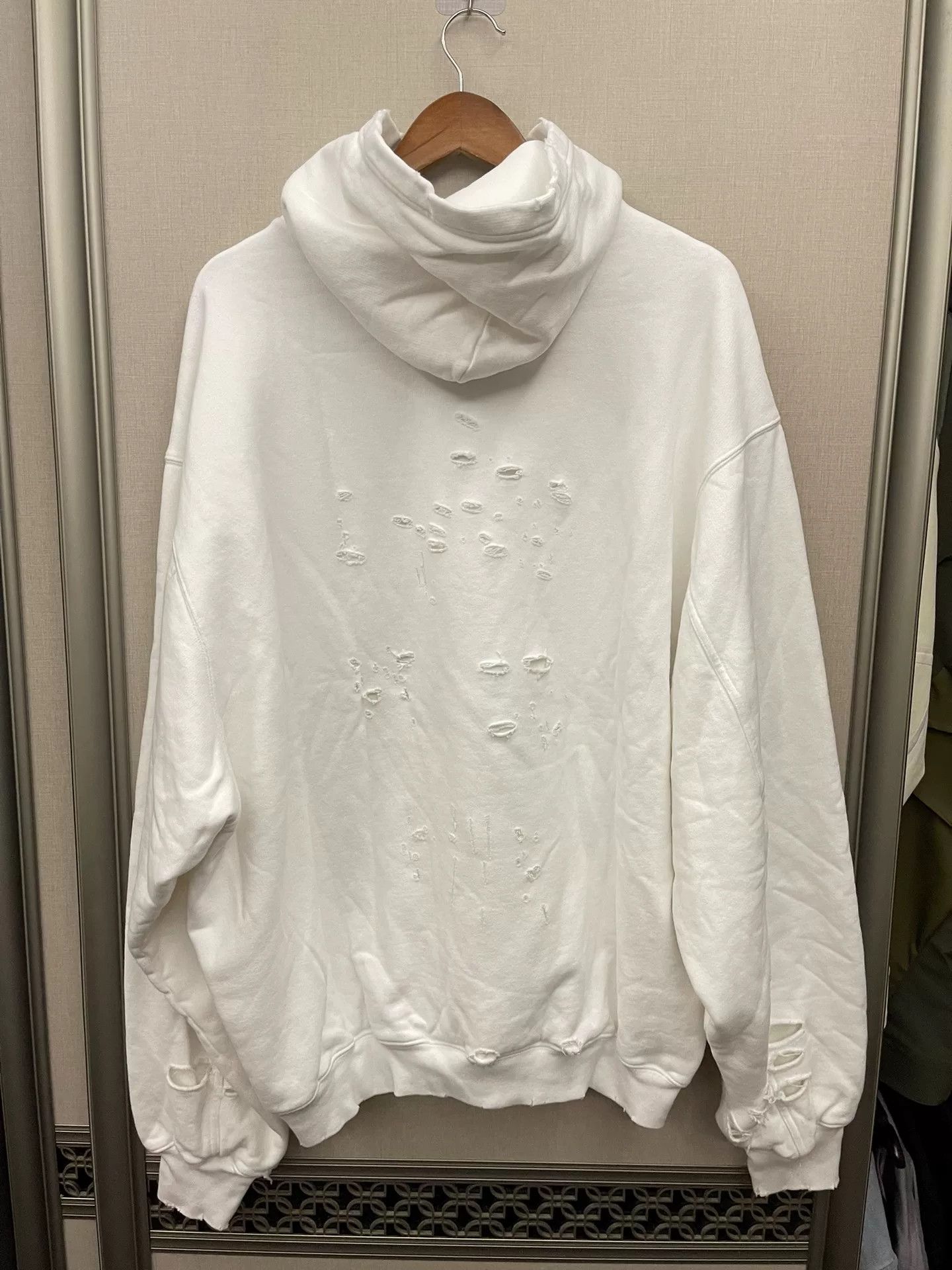 Balenciaga balenciaga destroyed white hoodie with logo Size US XS / EU 42 / 0 - 2 Thumbnail