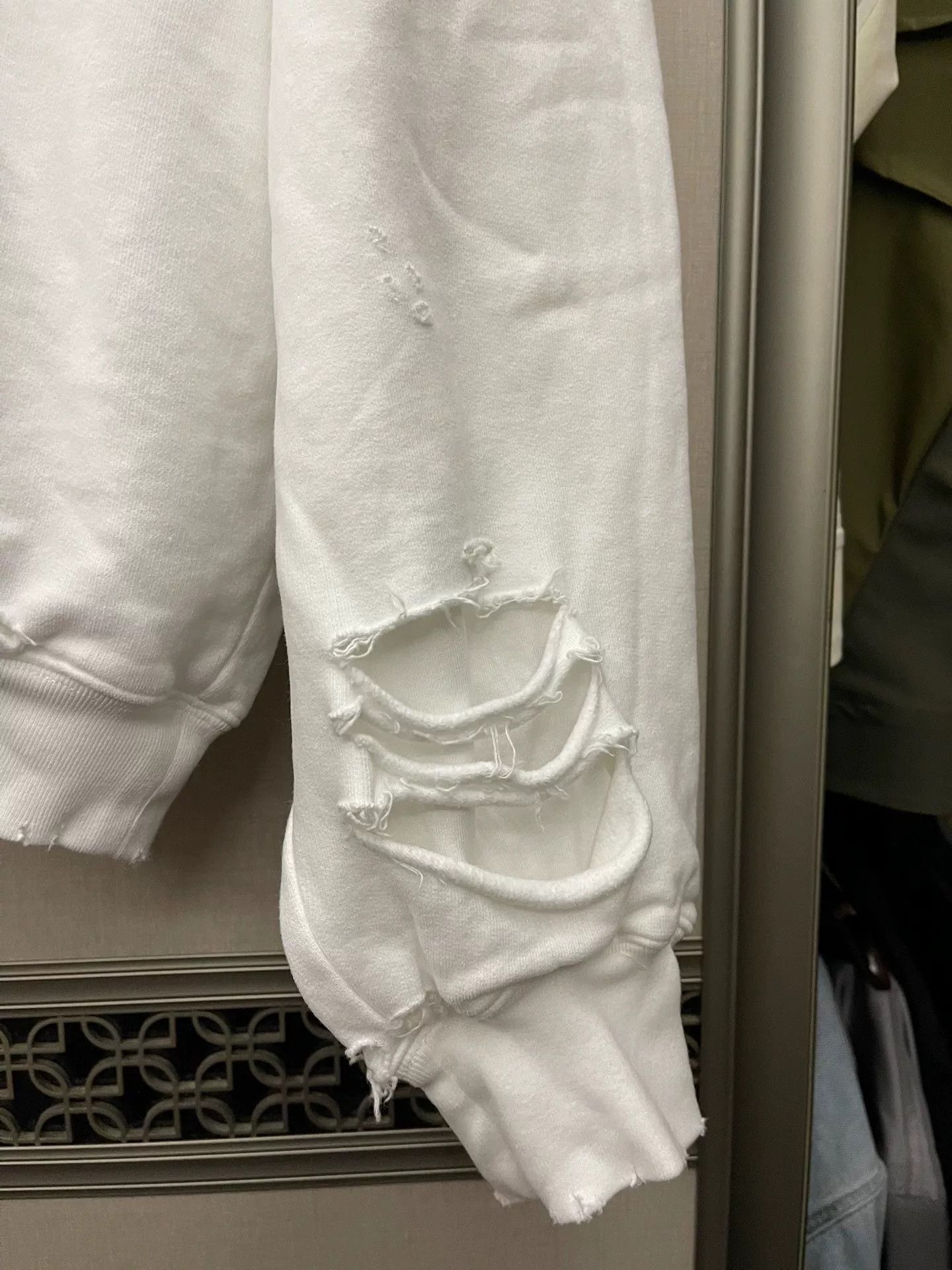 Balenciaga balenciaga destroyed white hoodie with logo Size US XS / EU 42 / 0 - 5 Thumbnail