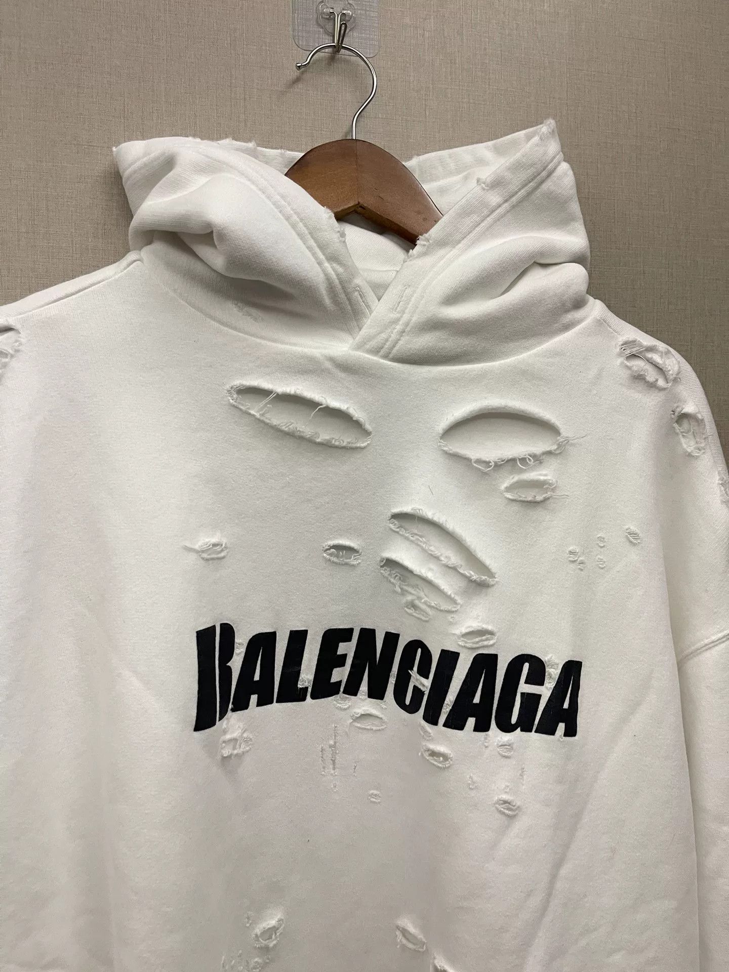 Balenciaga balenciaga destroyed white hoodie with logo Size US XS / EU 42 / 0 - 3 Thumbnail