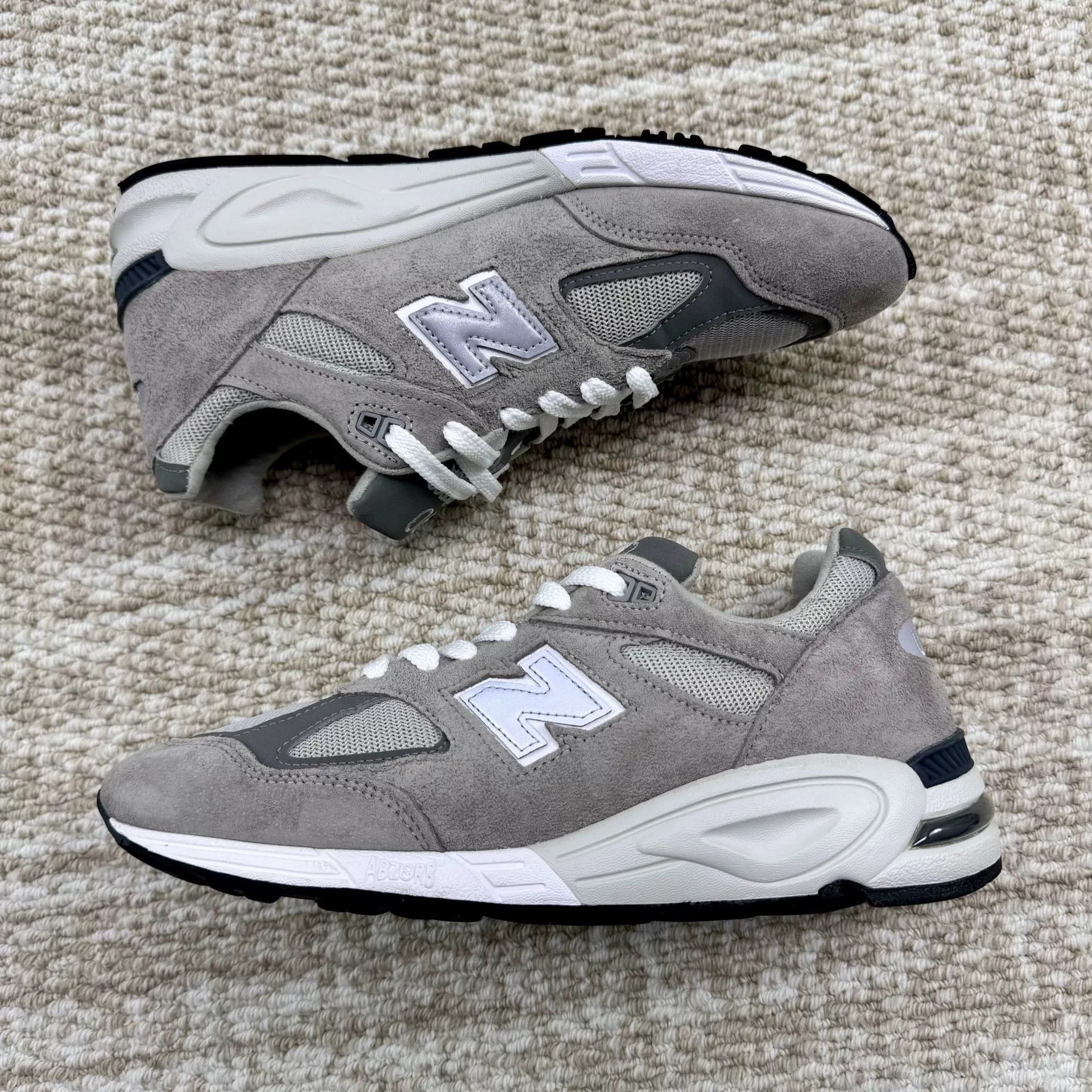 New Balance new balance 990v2 sneaker in gray Size US 10 / EU 43 - 4 Thumbnail