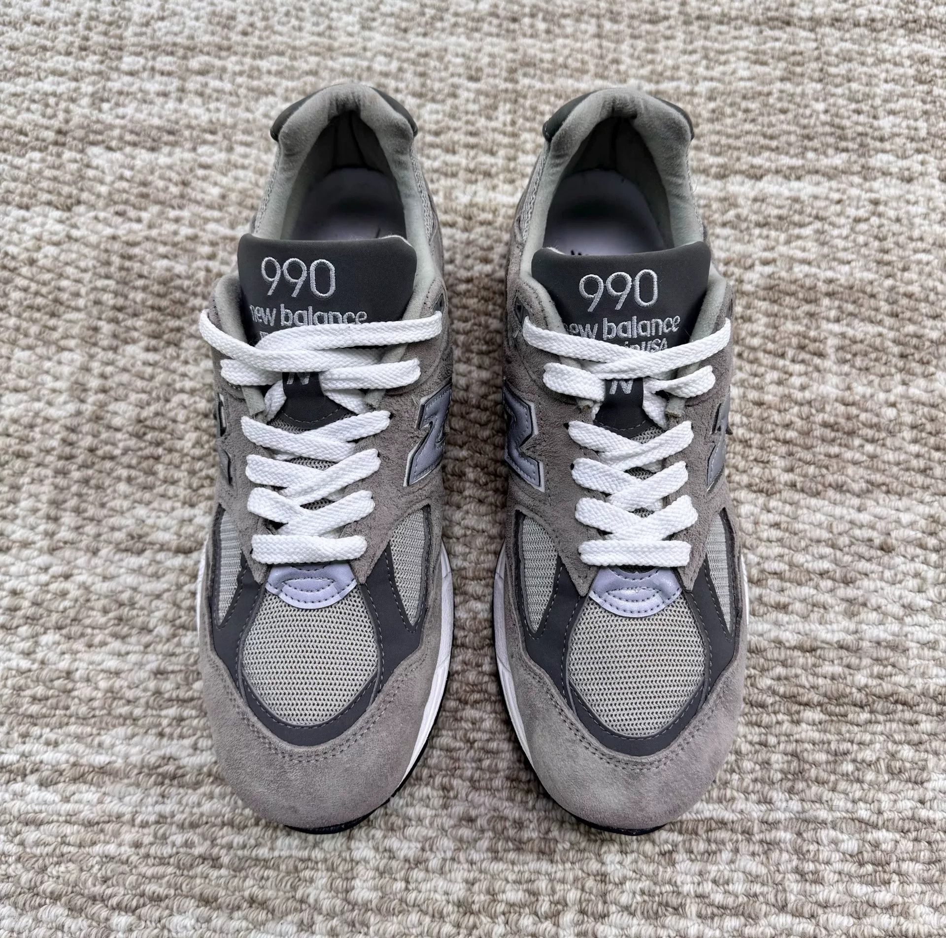 New Balance new balance 990v2 sneaker in gray Size US 10 / EU 43 - 3 Thumbnail