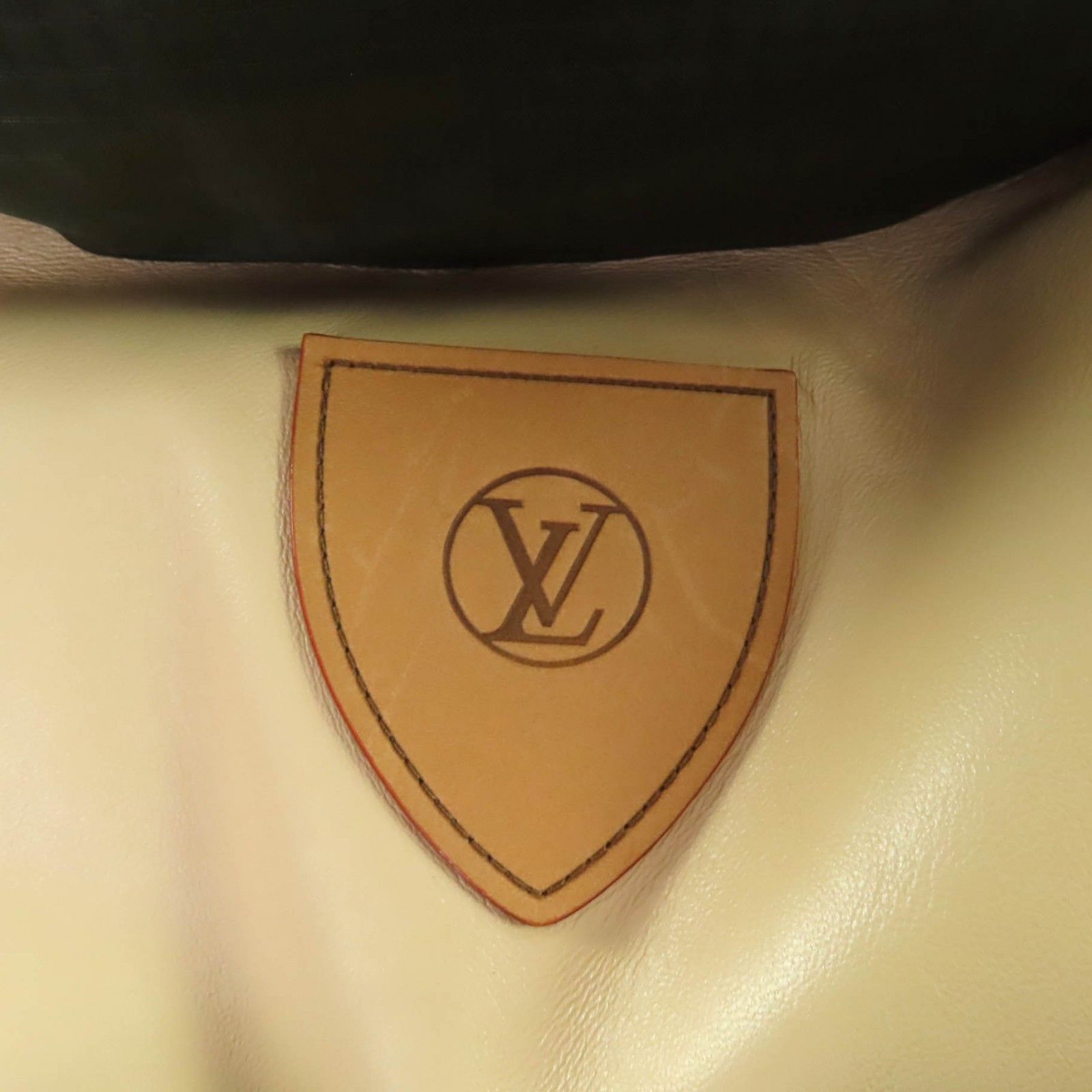 Louis Vuitton Louis Vuitton Louis Vuitton Down Nylon Vest Plastic / Synthetic Outerwear DUTY FREE for USA Size ONE SIZE - 6 Thumbnail
