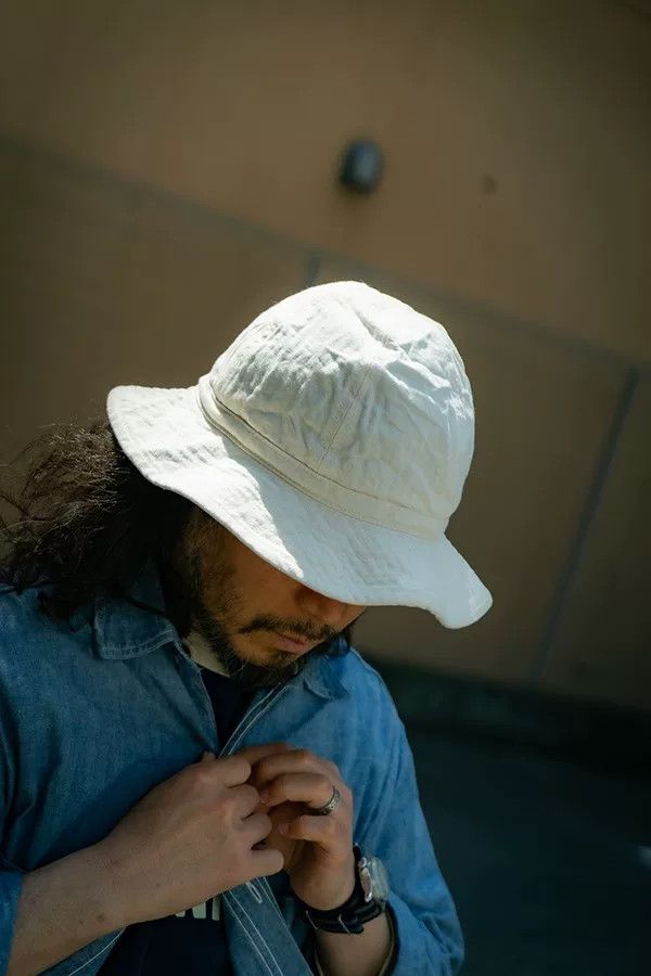 real mccoy\'s daisy bucket hat in off-white