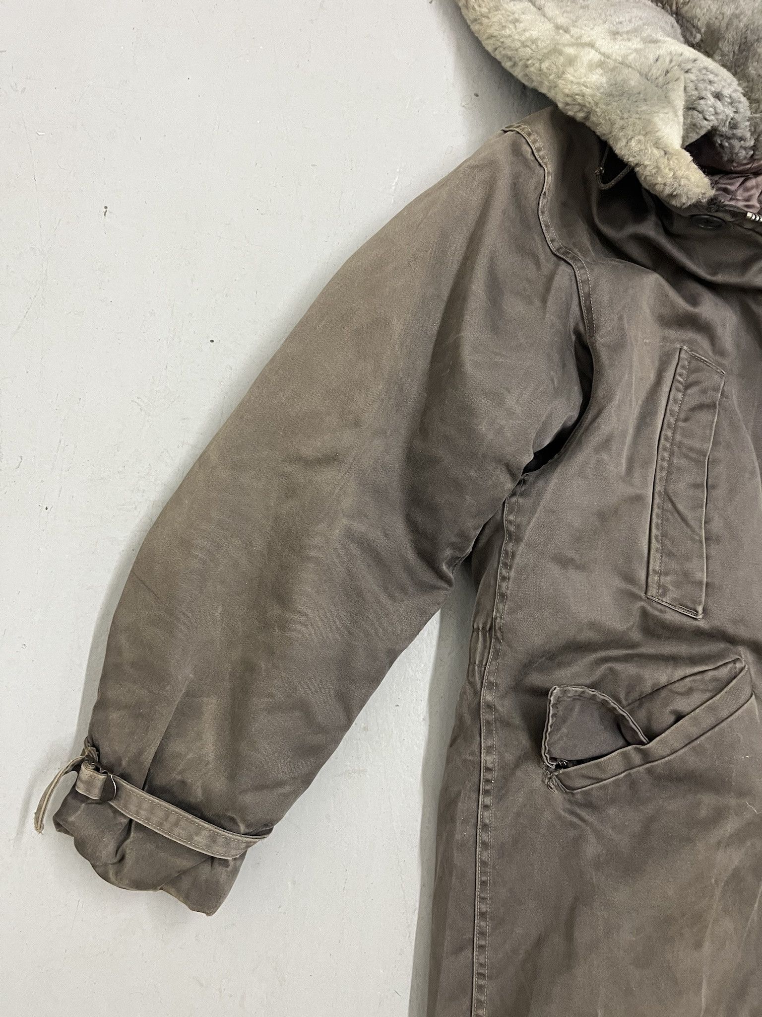 Vintage Vintage 1950s Military B-9 Cold Weather Parka Size L Size US L / EU 52-54 / 3 - 6 Thumbnail