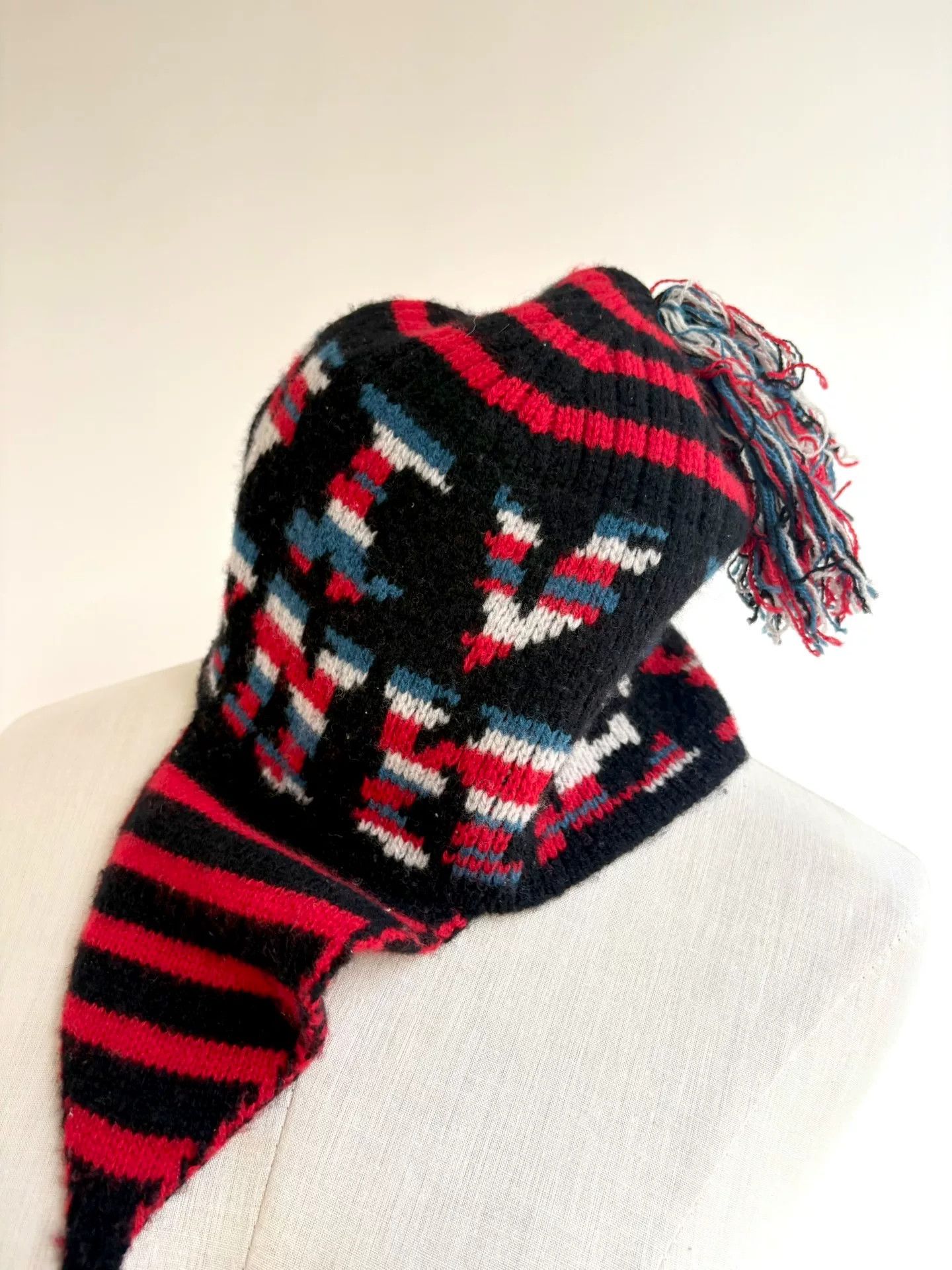 Vivienne Westwood vivienne westwood red black striped ear hat Size ONE SIZE - 5 Thumbnail