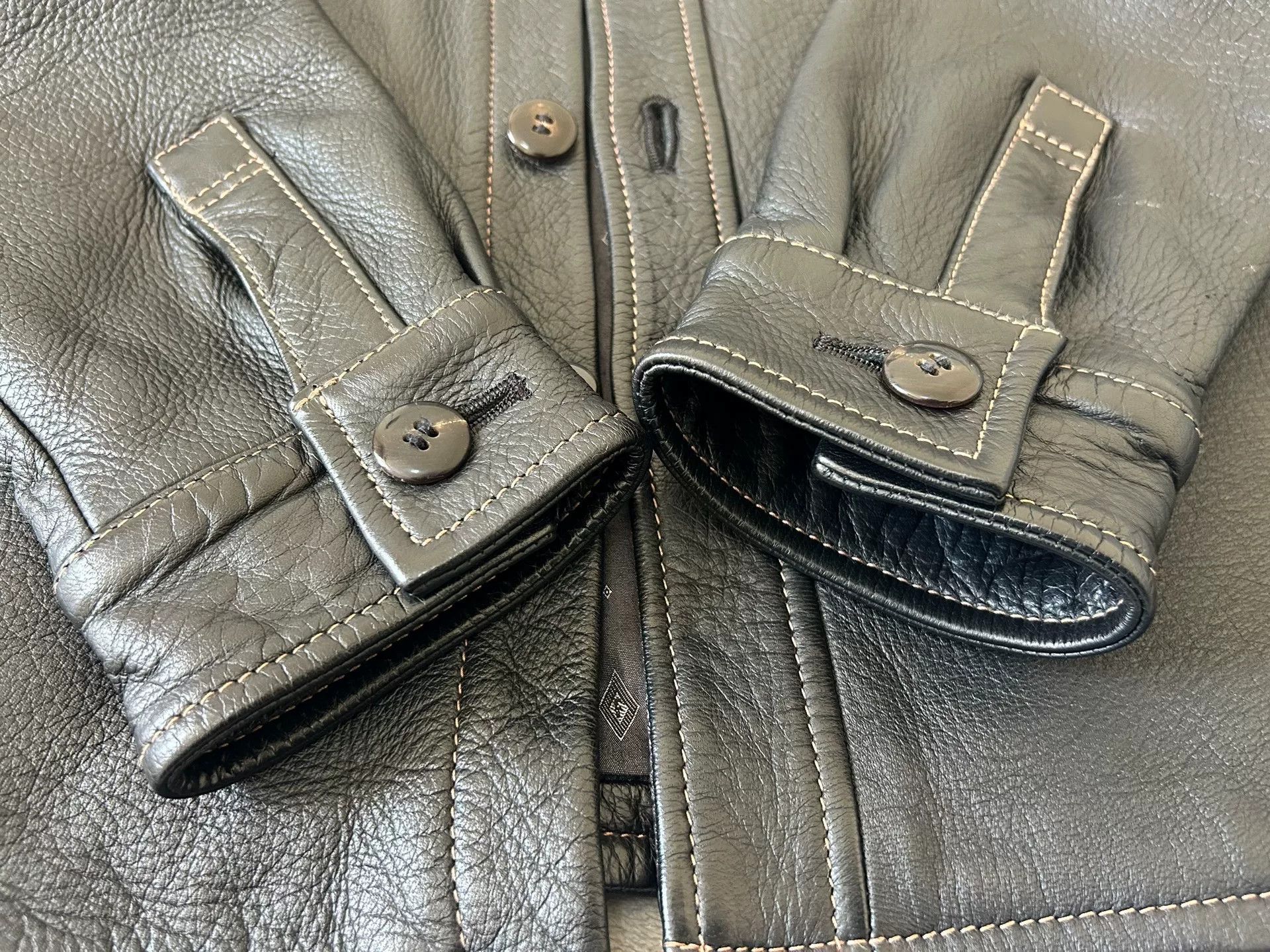 The Flat Head black leather shirt with unique buttons Size US S / EU 44-46 / 1 - 5 Thumbnail