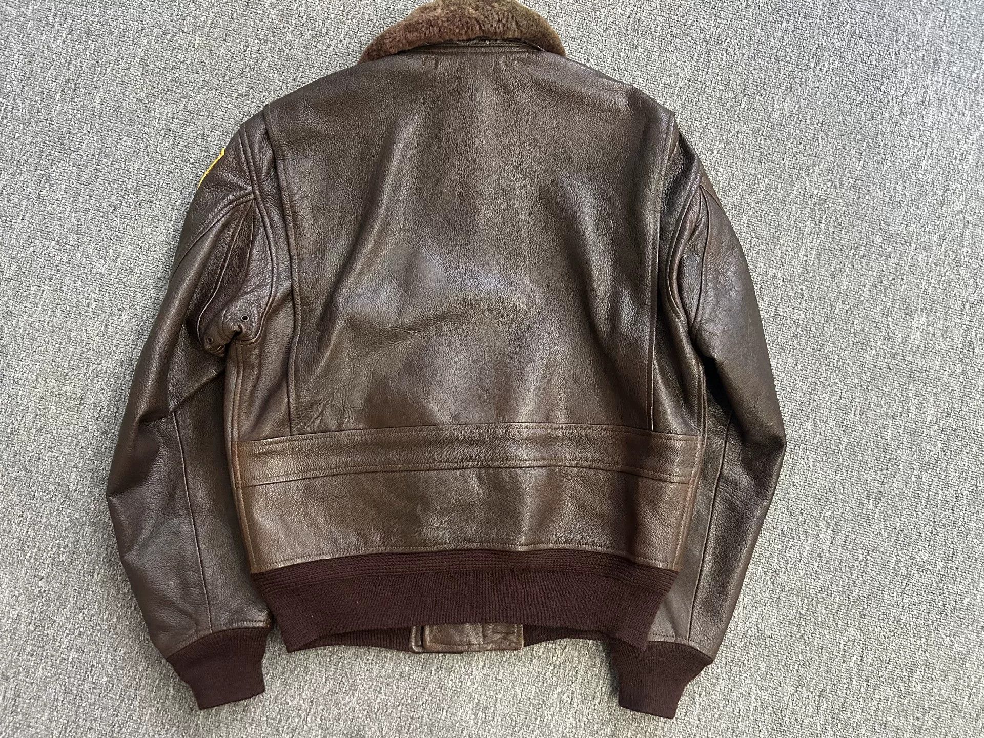 Eastman Leather Clothing brown leather pilot jacket with patches Size US L / EU 52-54 / 3 - 4 Thumbnail