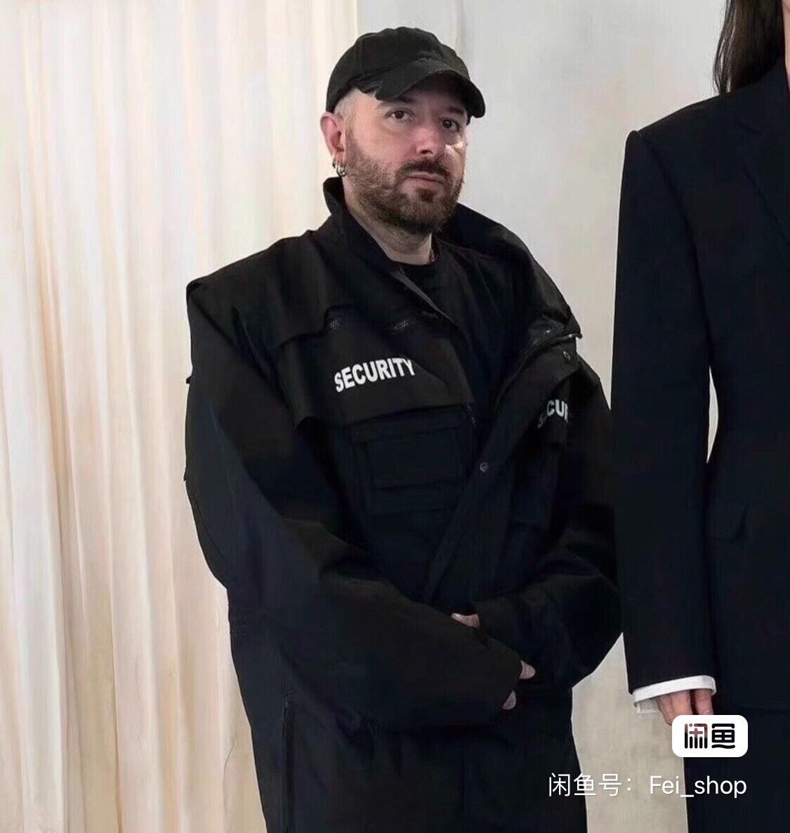 Balenciaga black security jacket with detachable sleeves Size US M / EU 48-50 / 2 - 9 Thumbnail