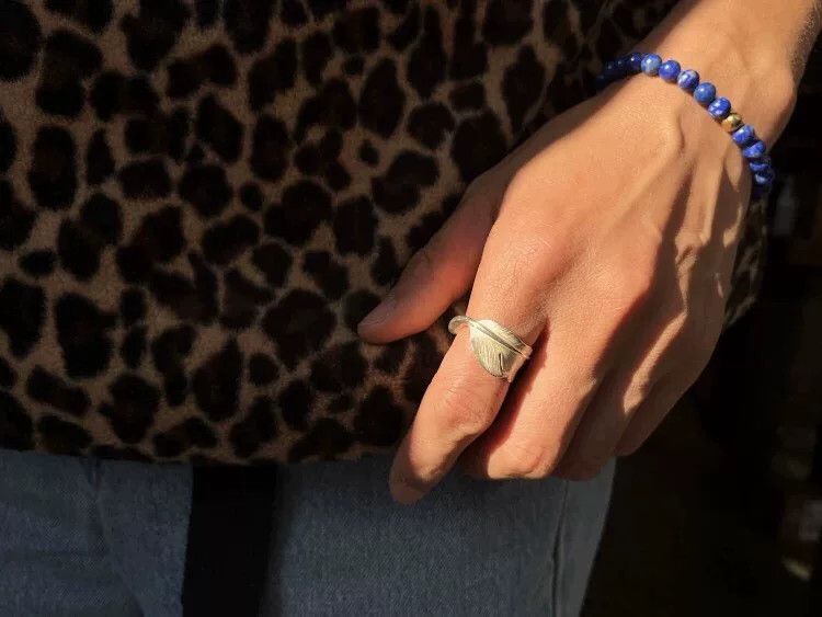 Larry Smith feather ring by larry smith, japan Size ONE SIZE - 5 Thumbnail