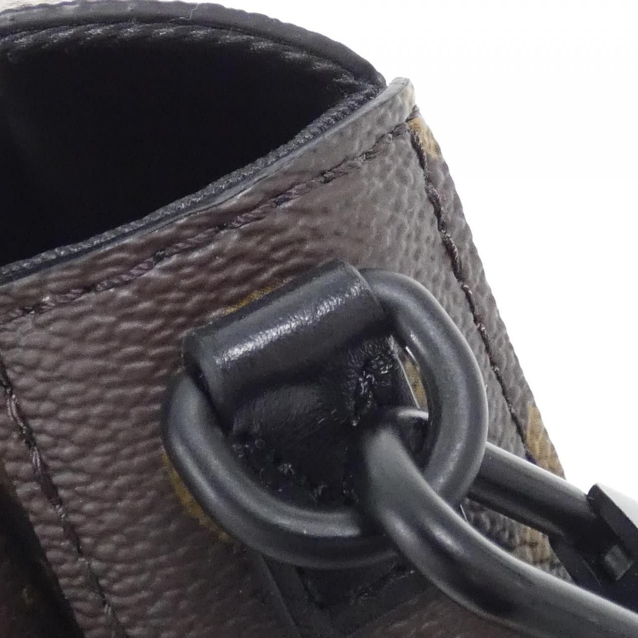 Louis Vuitton Louis Vuitton Louis Vuitton S Lock Vertical Wearable Wallet Monogram Shoulder Bag Textile Shoulder Bag M81522 DUTY FREE for USA Size ONE SIZE - 5 Thumbnail
