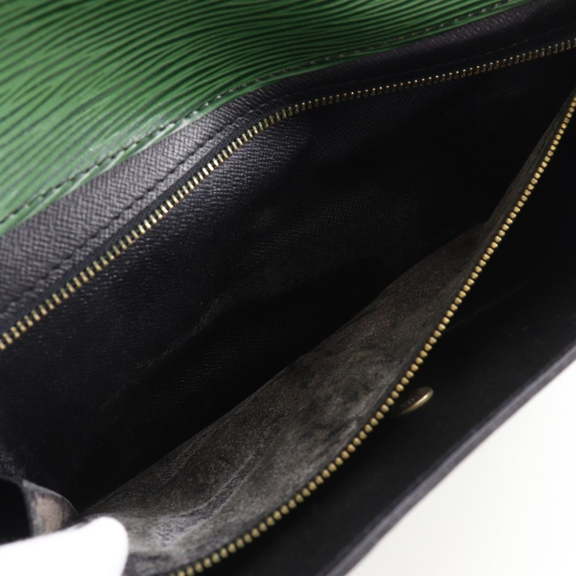 Louis Vuitton Louis Vuitton Montaigne 27 Second Bag Vintage M52654 Epi Leather Borneo Green 1992 8912V.I A5 Snap Button Unisex Size ONE SIZE - 6 Thumbnail