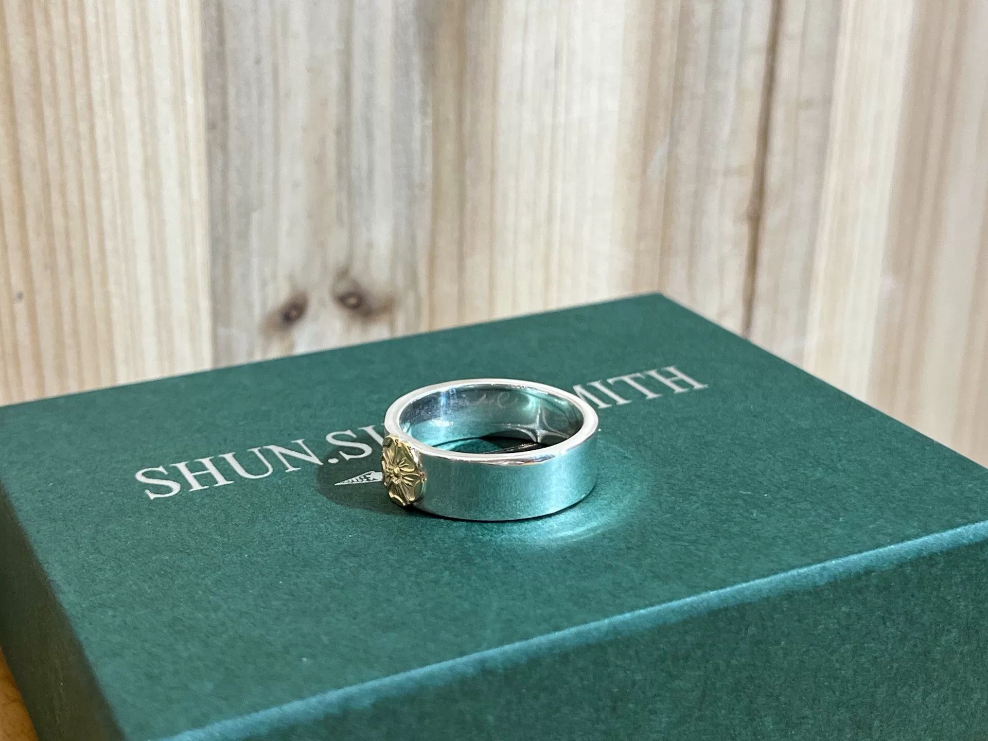 Takumi shun smith love silver ring with gold details Size ONE SIZE - 6 Thumbnail