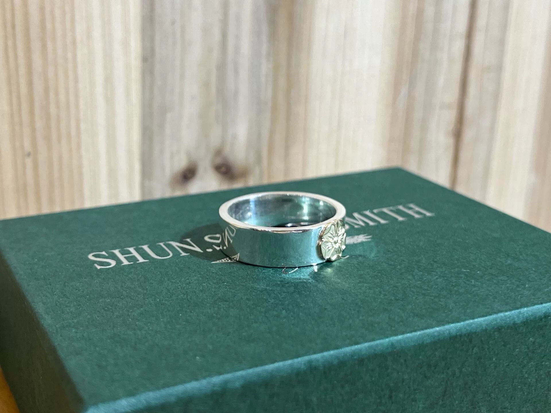 Takumi shun smith love silver ring with gold details Size ONE SIZE - 5 Thumbnail