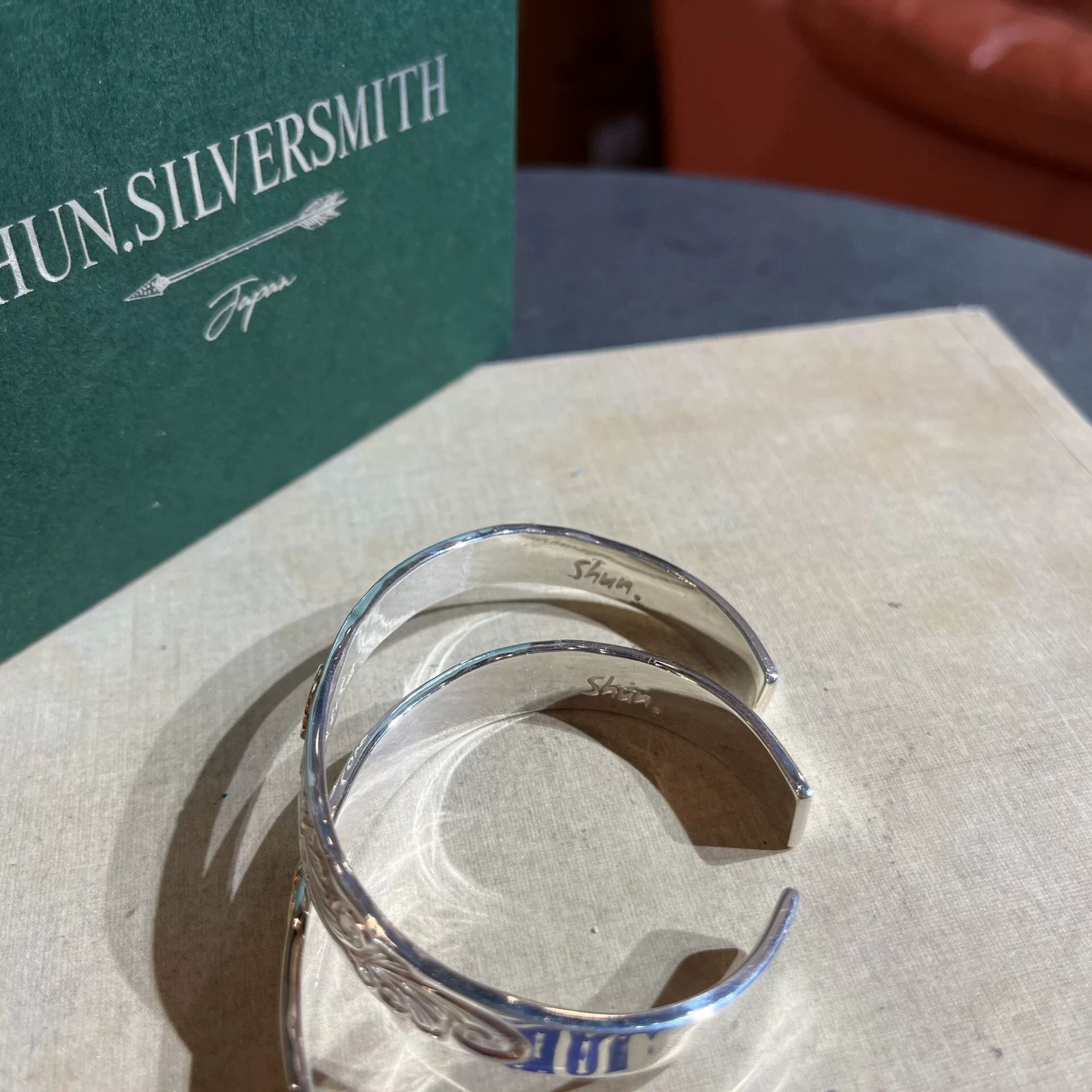 Larry Smith elegant silver and gold floral cuff bracelet Size ONE SIZE - 5 Thumbnail