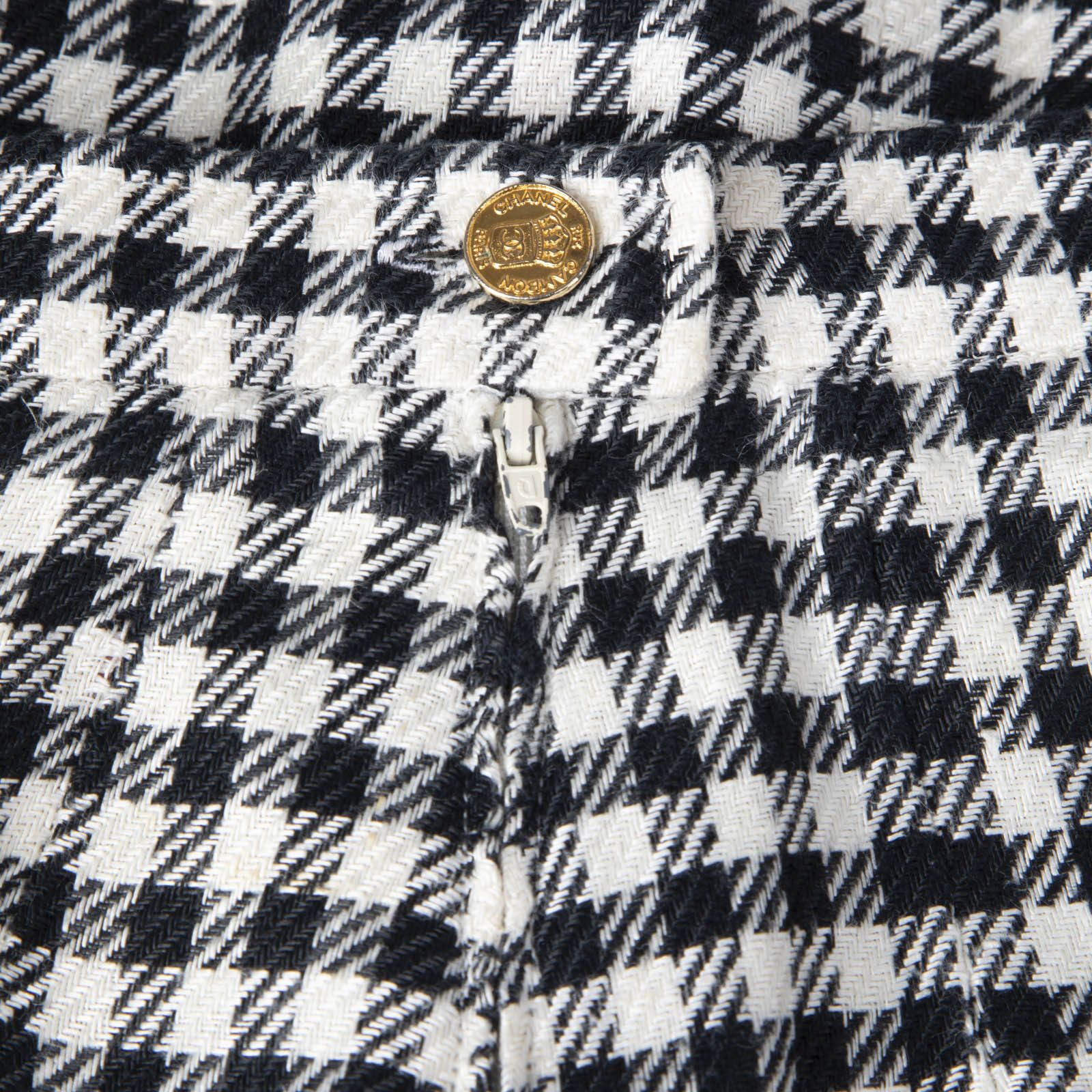 Chanel Vintage 80s Black & White Houndstooth Skirt Size 27" / US 4 / IT 40 - 3 Thumbnail