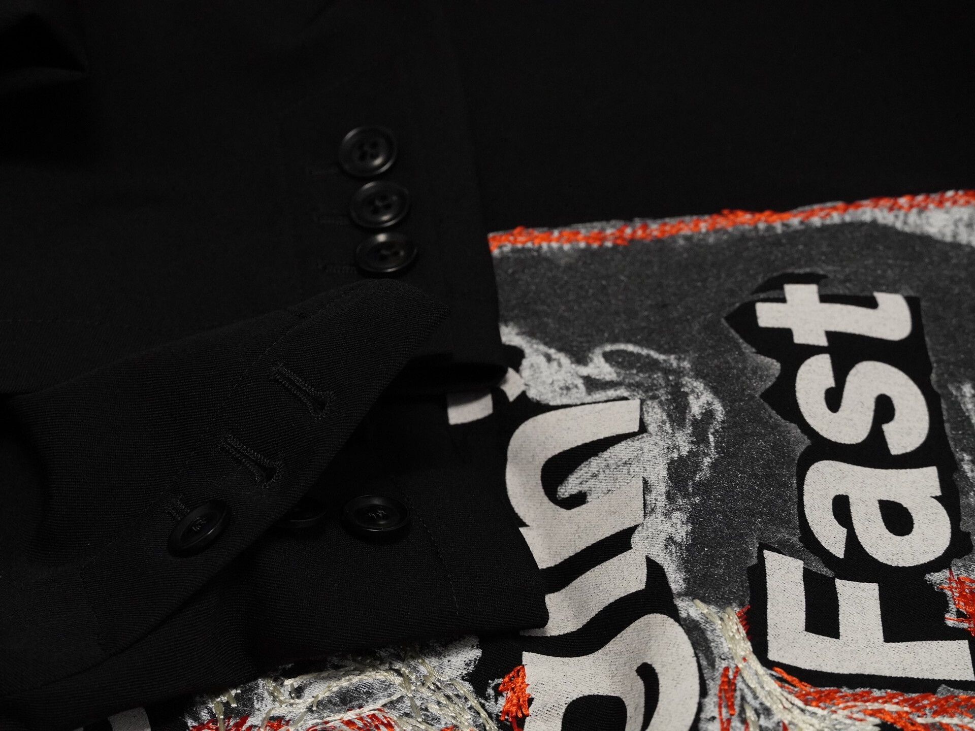 Yohji Yamamoto yohji yamamoto embroidered graffiti coat Size US M / EU 48-50 / 2 - 6 Thumbnail