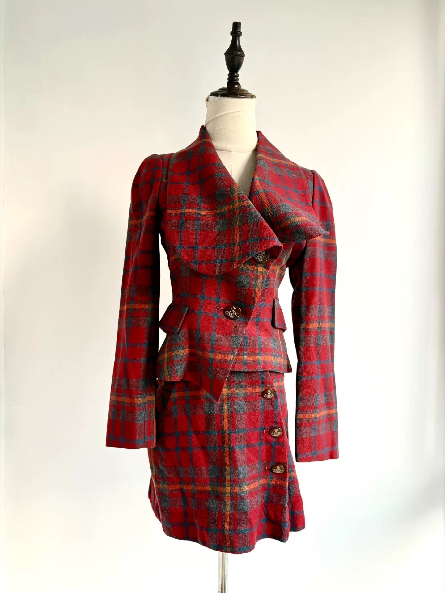 Vivienne Westwood vivienne westwood red plaid blazer and skirt set Size XL / US 12-14 / IT 48-50 - 2 Thumbnail