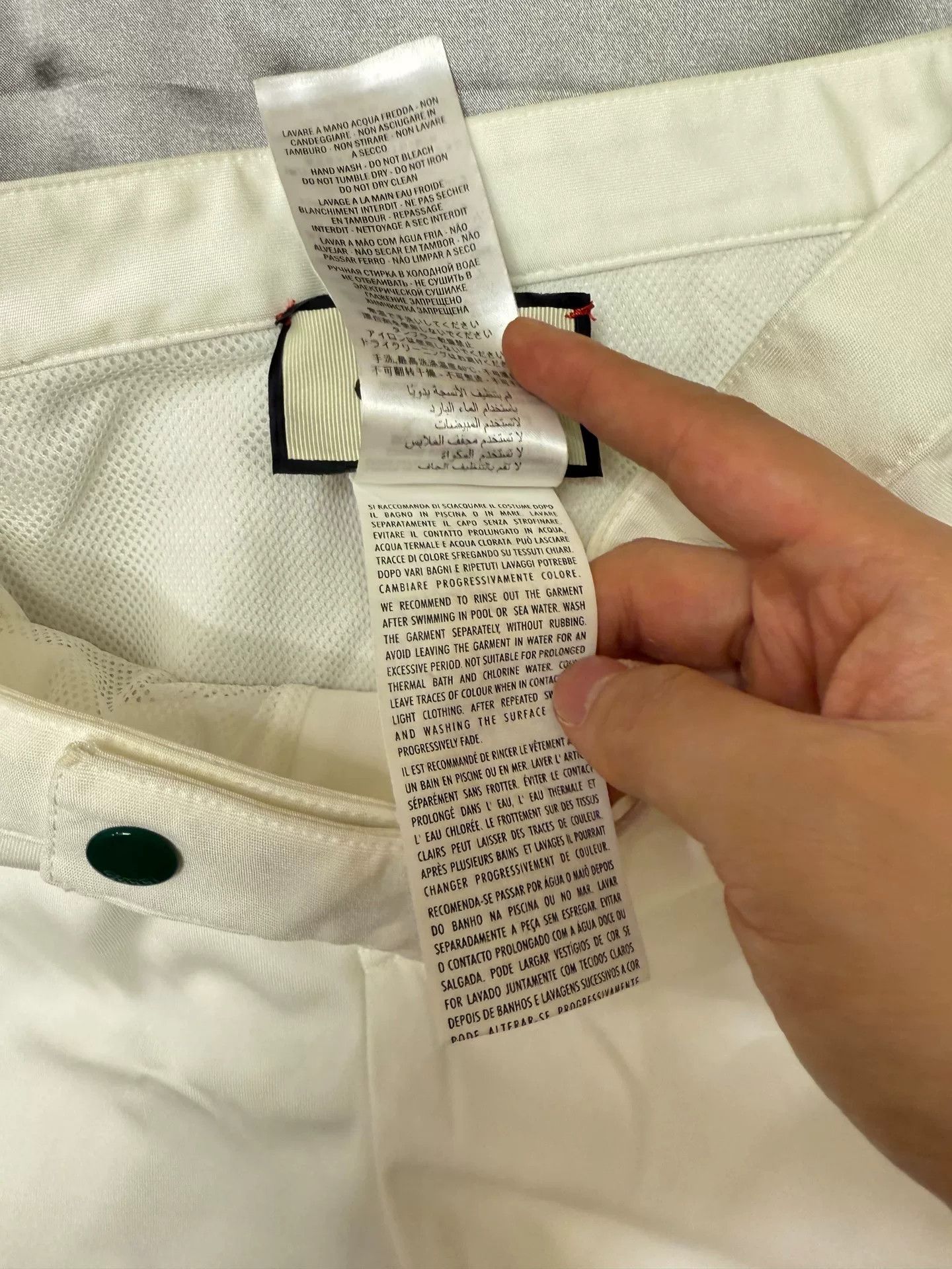 Gucci gucci men's white shorts in excellent condition Size US 34 / EU 50 - 6 Thumbnail