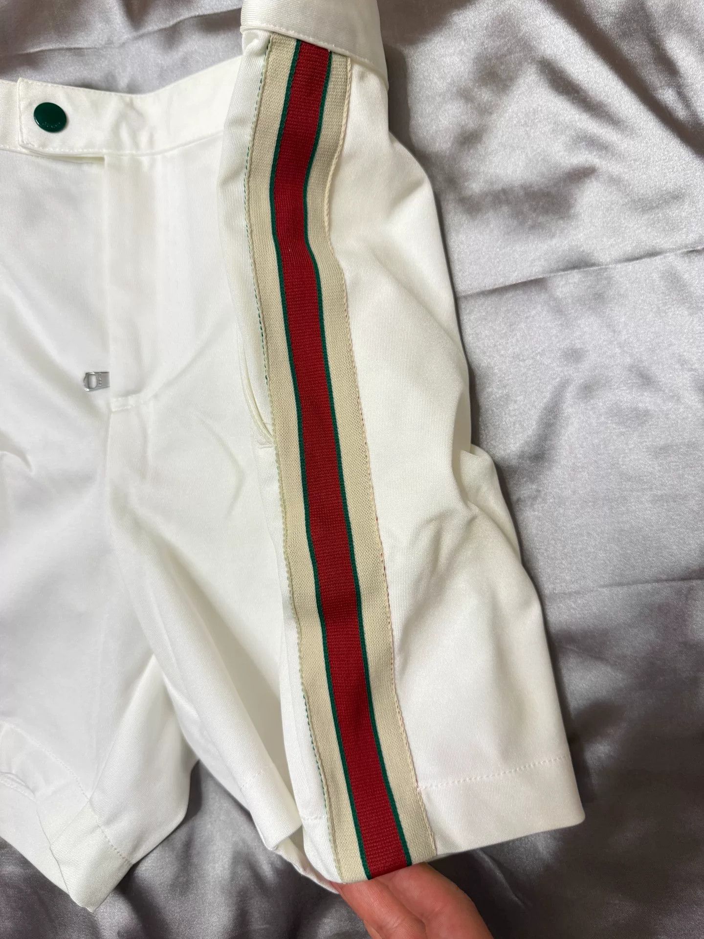 Gucci gucci men's white shorts in excellent condition Size US 34 / EU 50 - 2 Thumbnail
