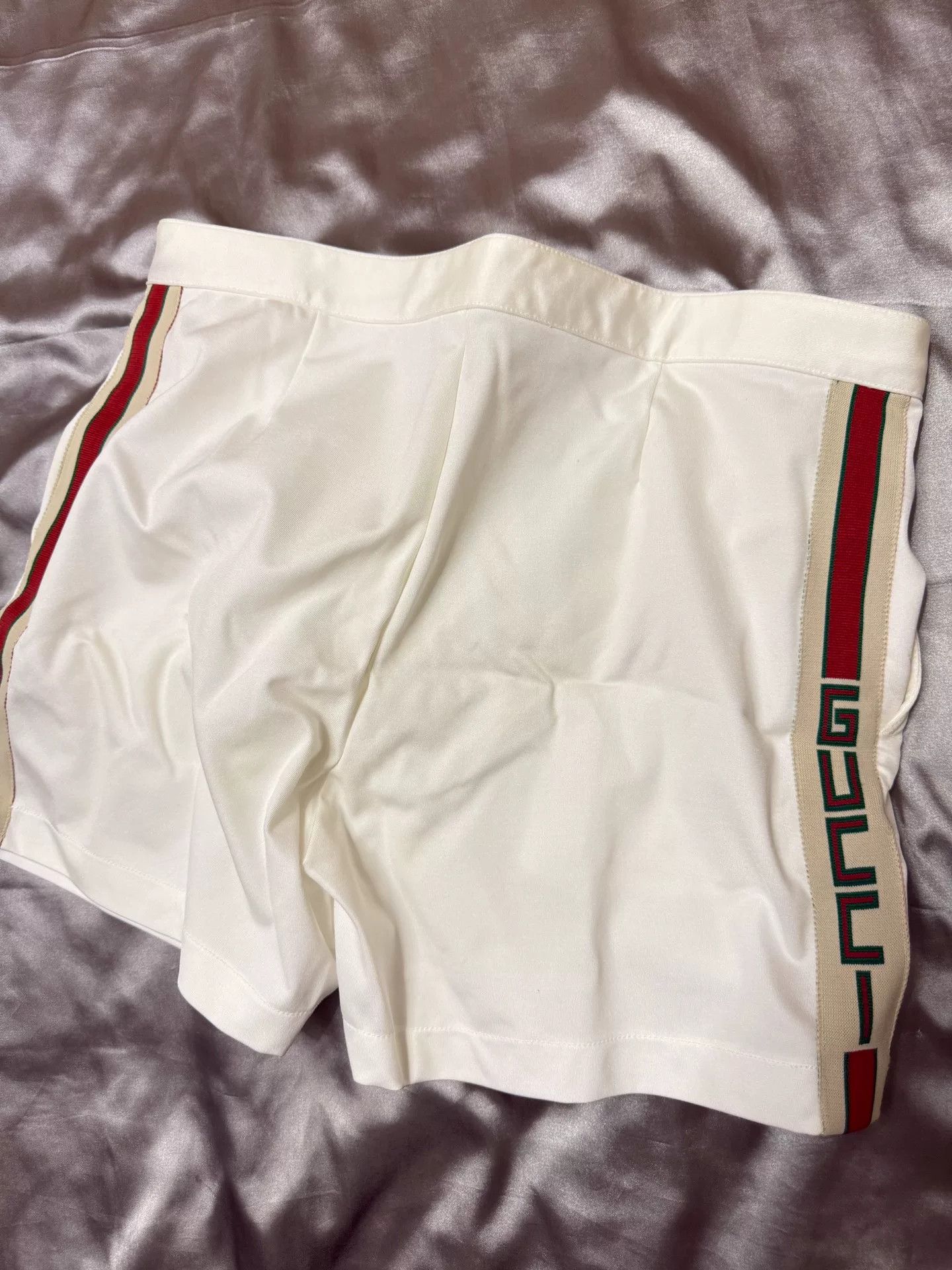 Gucci gucci men's white shorts in excellent condition Size US 34 / EU 50 - 8 Thumbnail