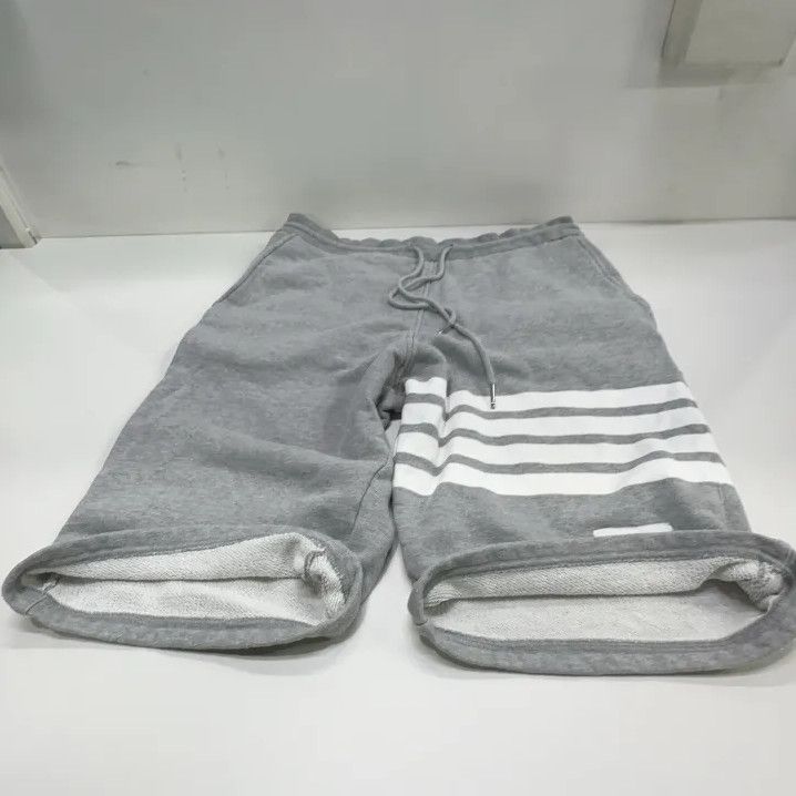 Thom Browne Thom Browne Gray Classic Striped Relaxed Shorts Size US 30 / EU 46 - 11 Thumbnail