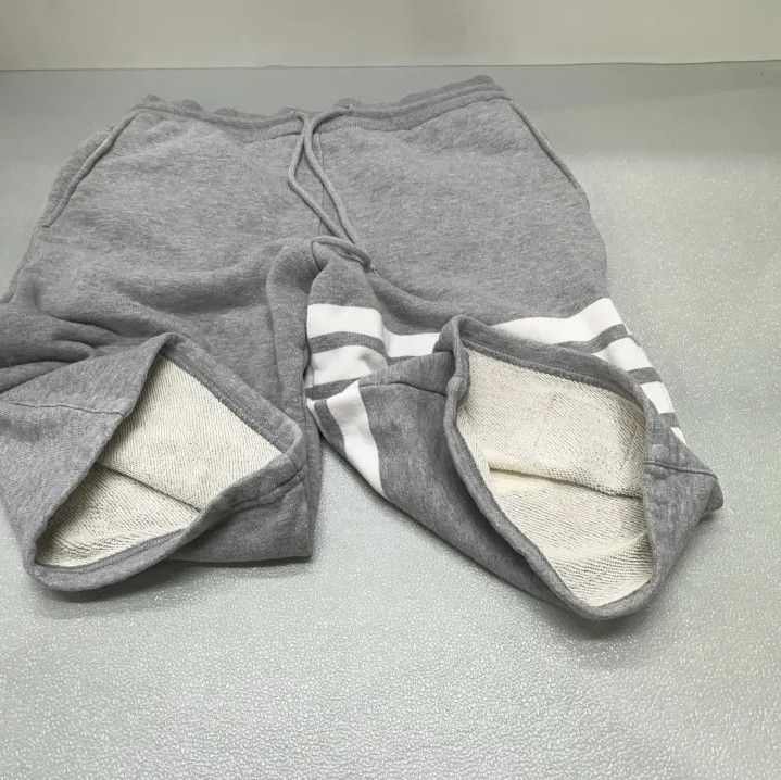 Thom Browne Thom Browne Classic Stripe Relaxed Grey Shorts Size US 26 / EU 42 - 9 Thumbnail
