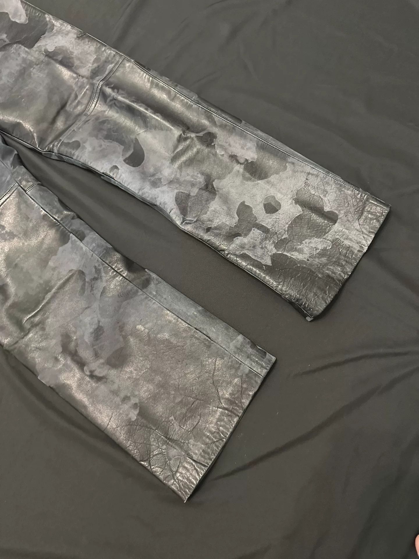 Vintage vintage 90s black camouflage leather pants Size US 30 / EU 46 - 2 Thumbnail
