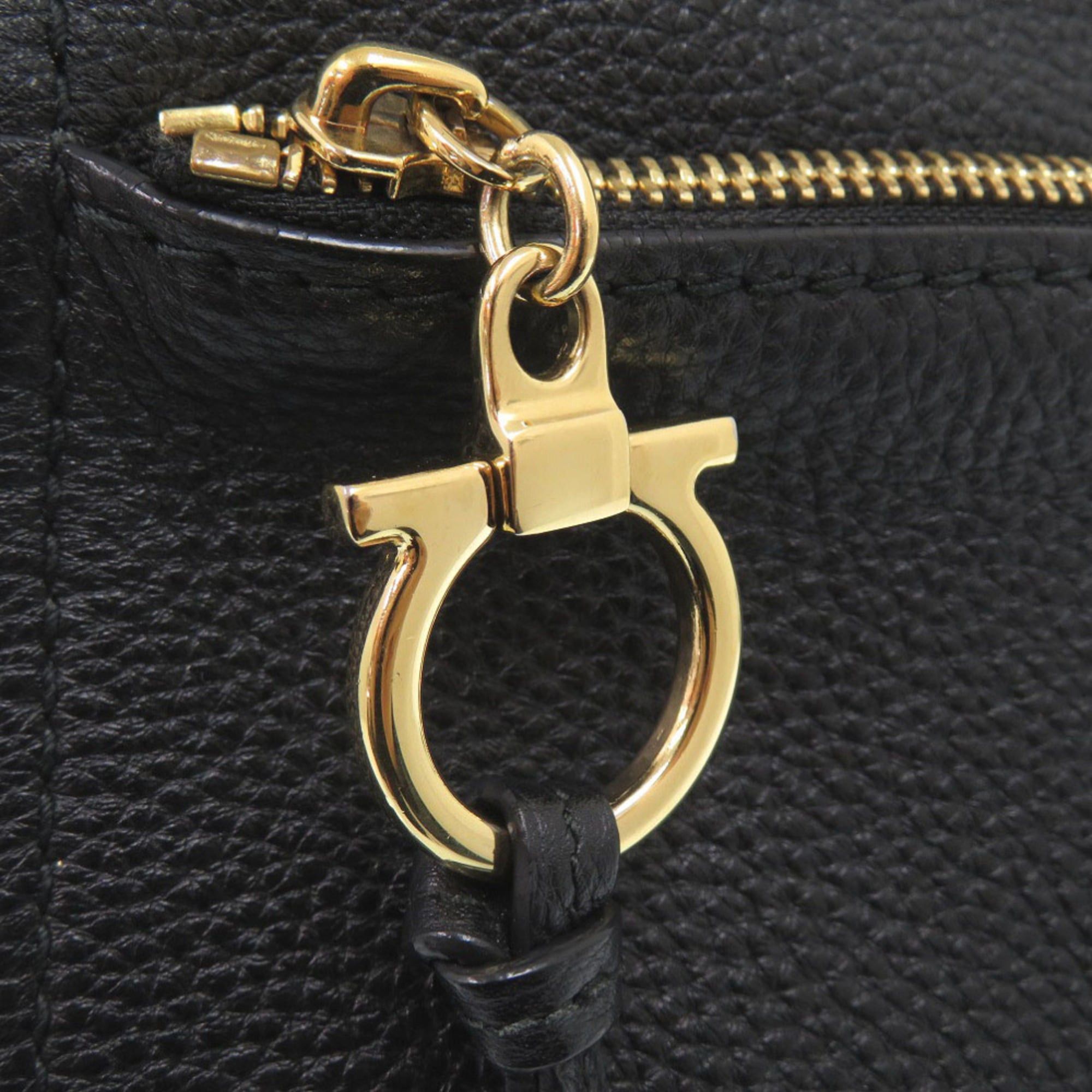 Salvatore Ferragamo Excellent condition Salvatore Ferragamo Gancini leather black one-shoulder bag, item number 0645 Size ONE SIZE - 9 Thumbnail