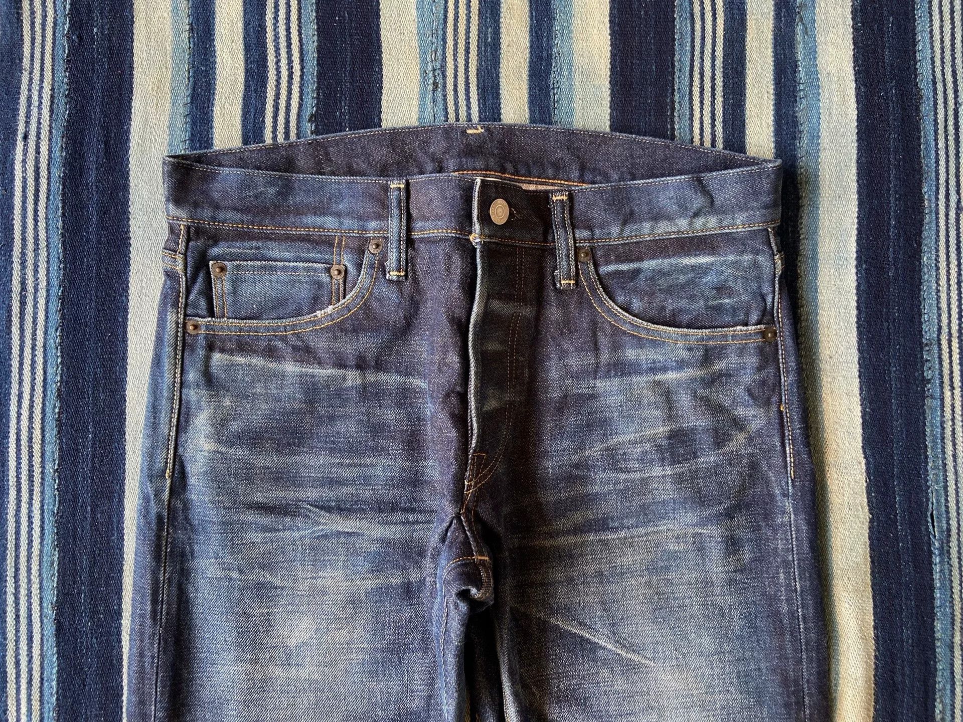 Vanquish washed vintage-style raw denim jeans Size US 31 - 4 Thumbnail