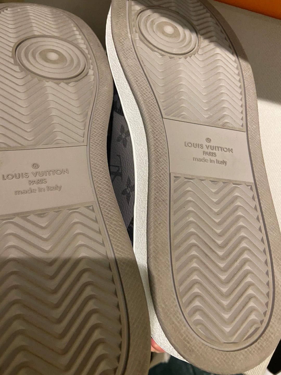 Louis Vuitton lv rivoli gray and black sneakers Size US 9 / EU 42 - 6 Thumbnail