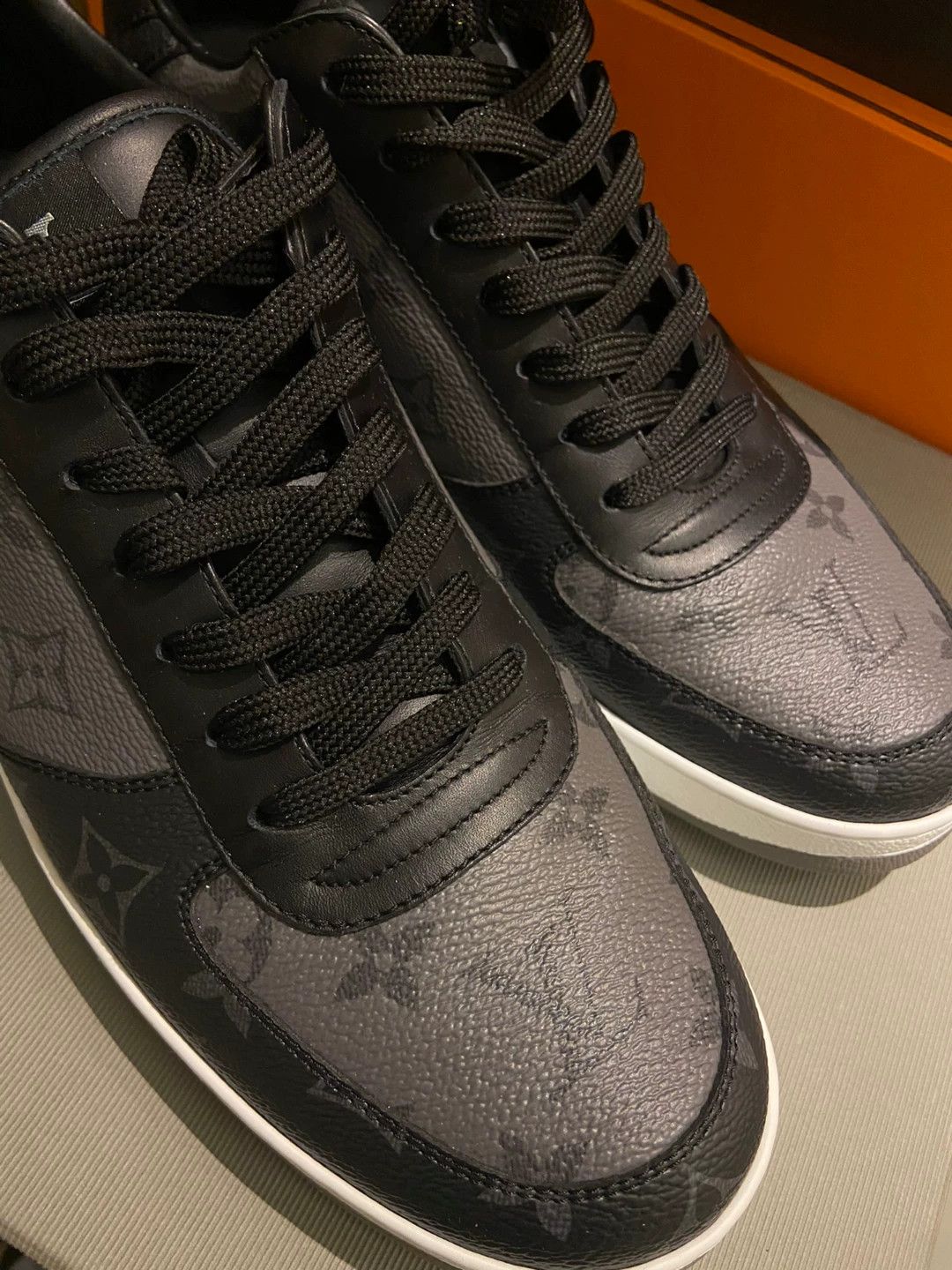 Louis Vuitton lv rivoli gray and black sneakers Size US 9 / EU 42 - 2 Thumbnail