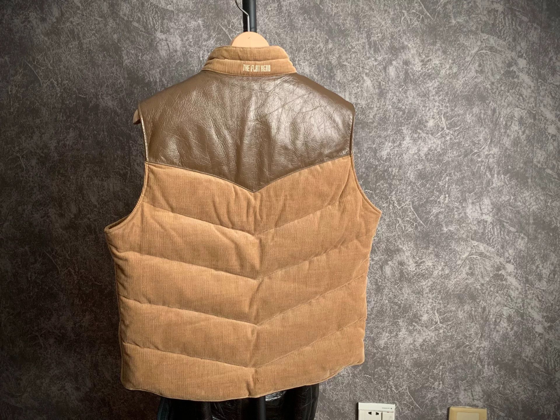 Japanese Brand thick warm vest with leather details Size US M / EU 48-50 / 2 - 2 Thumbnail
