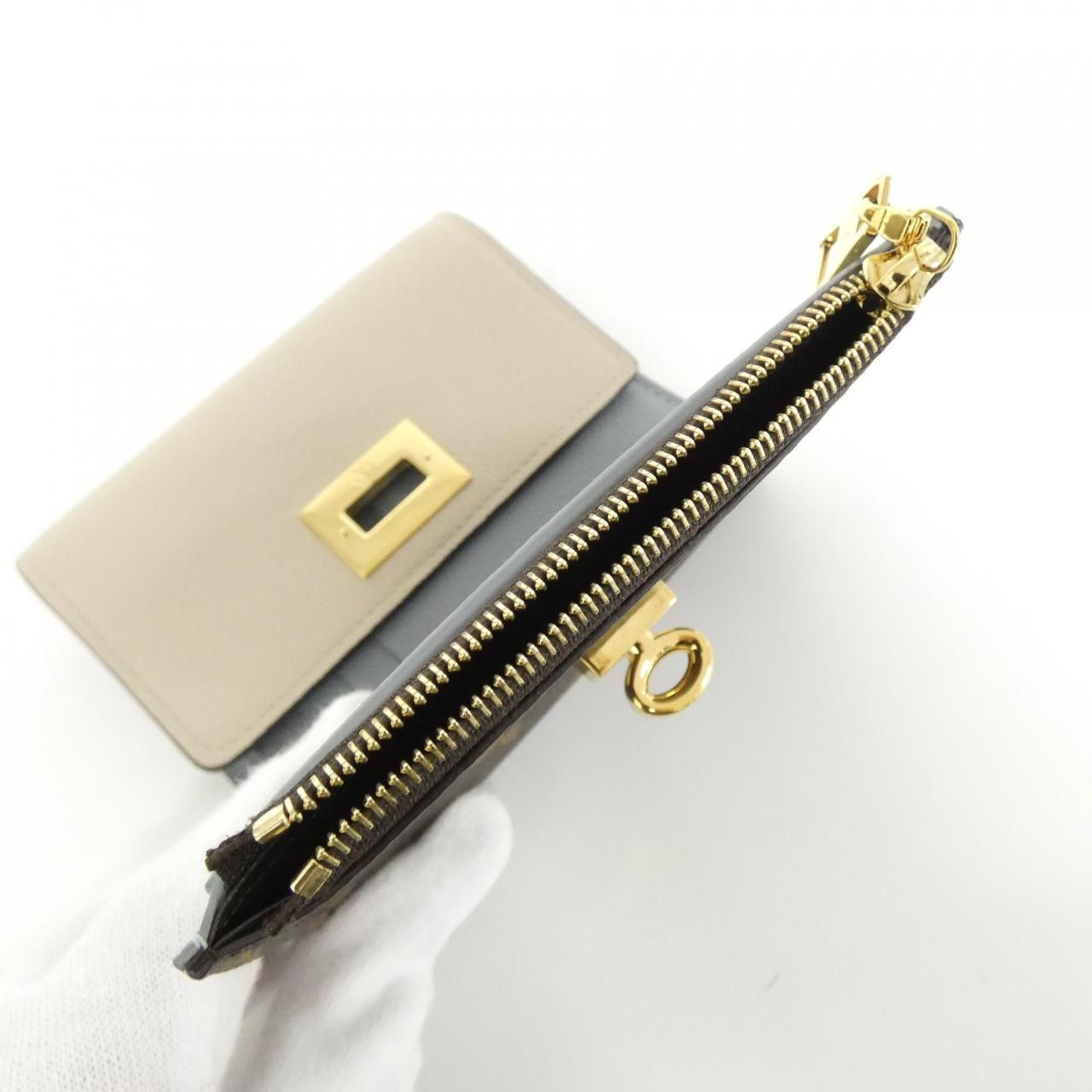 Louis Vuitton Louis Vuitton Louis Vuitton Monogram Wallet Textile Short Wallet M82398 DUTY FREE for USA Size ONE SIZE - 5 Thumbnail
