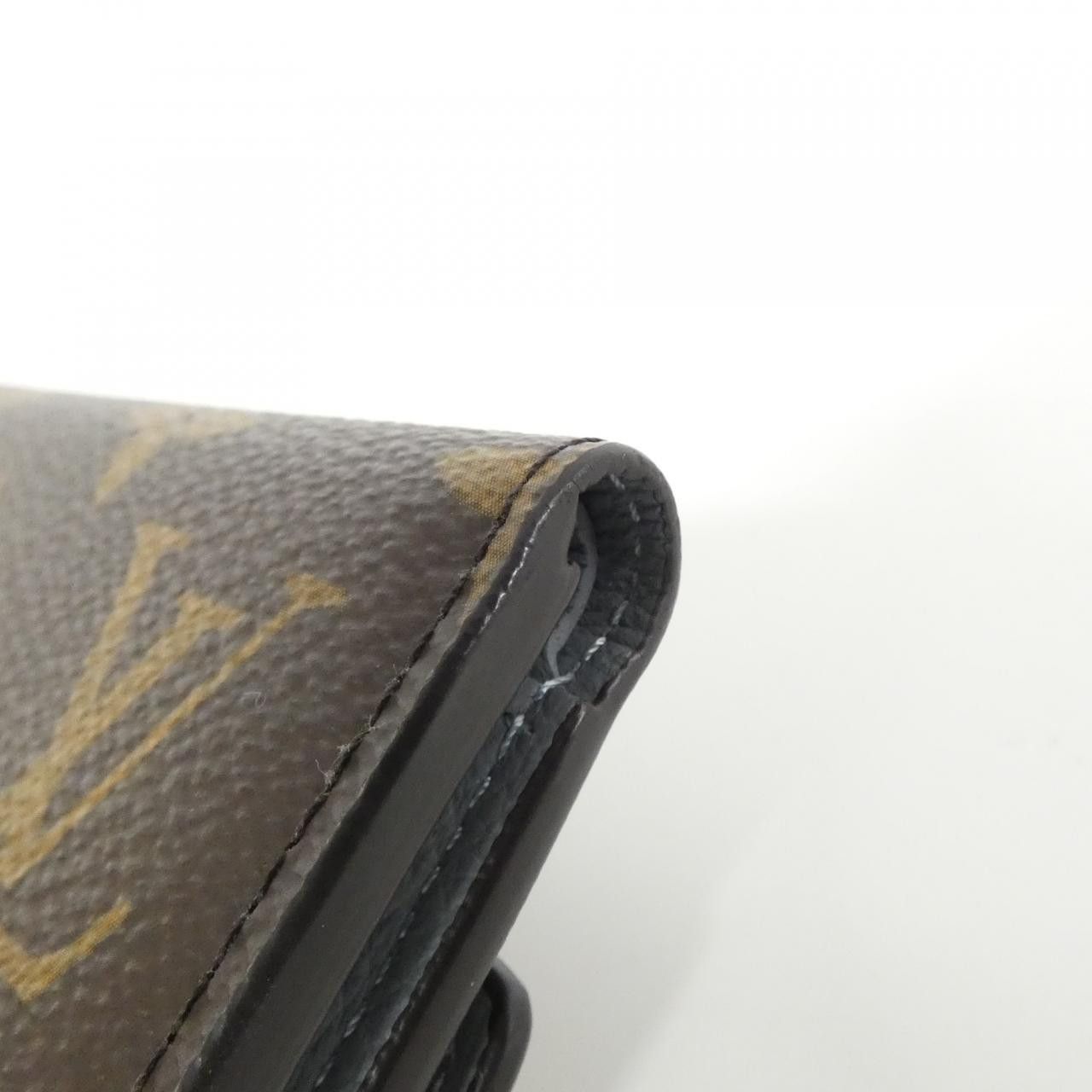 Louis Vuitton Louis Vuitton Louis Vuitton Monogram Wallet Textile Short Wallet M82398 DUTY FREE for USA Size ONE SIZE - 3 Thumbnail