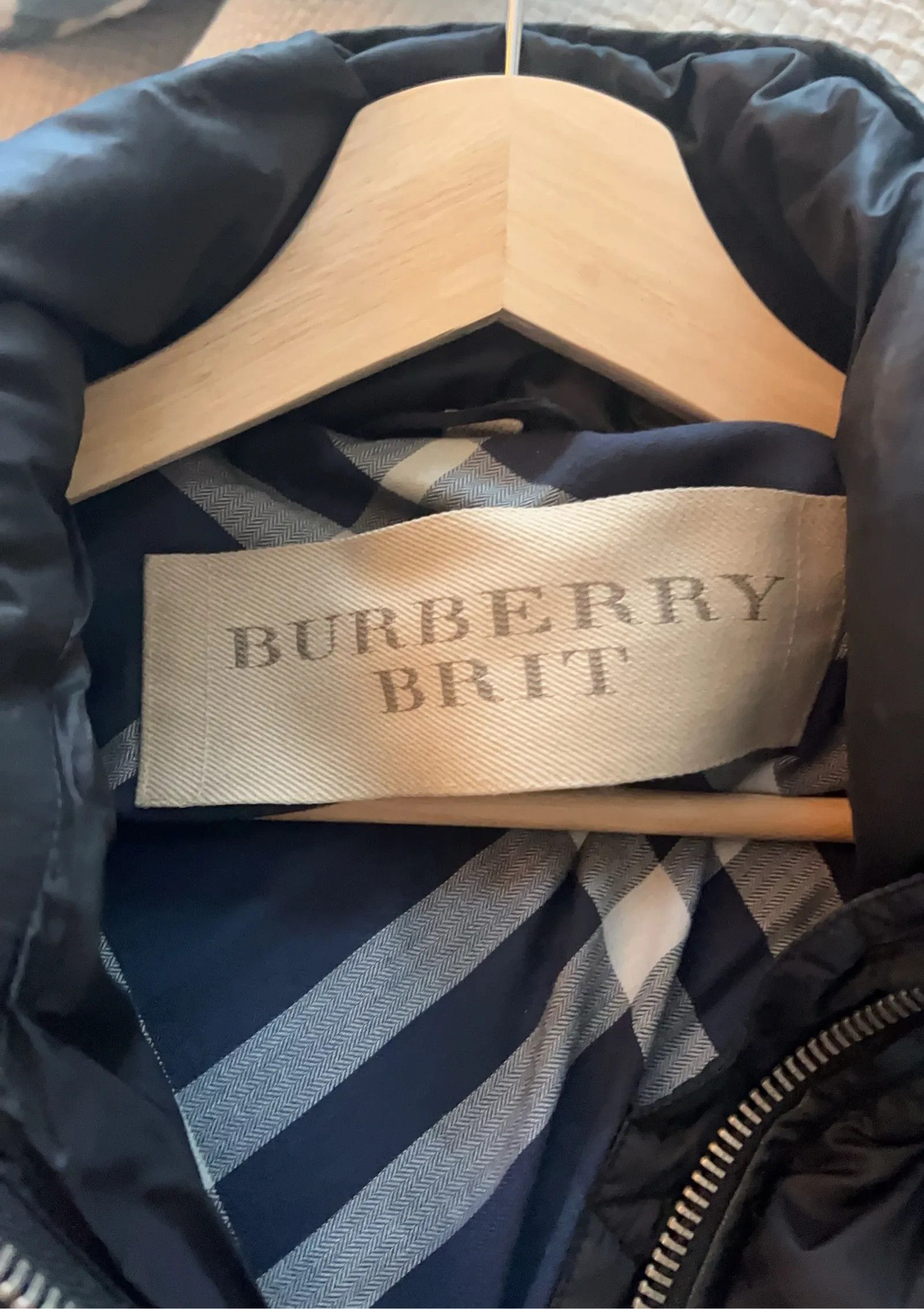 Burberry Burberry Down Jacket Size M / US 6-8 / IT 42-44 - 2 Thumbnail