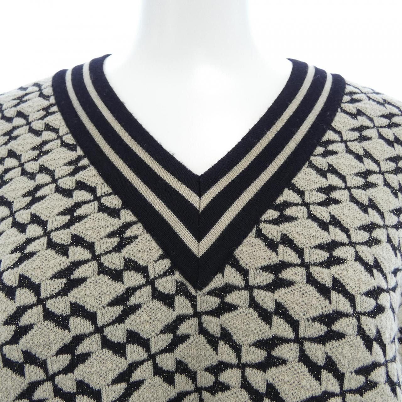 Chanel Chanel Chanel Knitwear Textile Tops P31879K00638 07A DUTY FREE for USA Size ONE SIZE - 5 Thumbnail