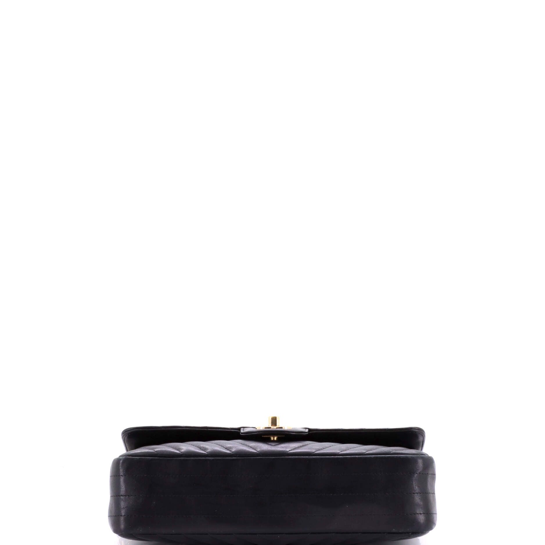 Chanel Classic Double Flap Bag Chevron Lambskin Medium Size ONE SIZE - 3 Thumbnail