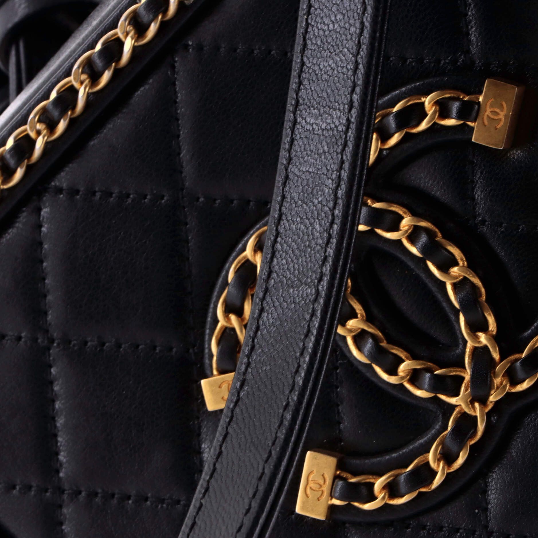 Chanel Filigree Vanity Case Quilted Goatskin with Chain Detail Smal Size ONE SIZE - 6 Thumbnail