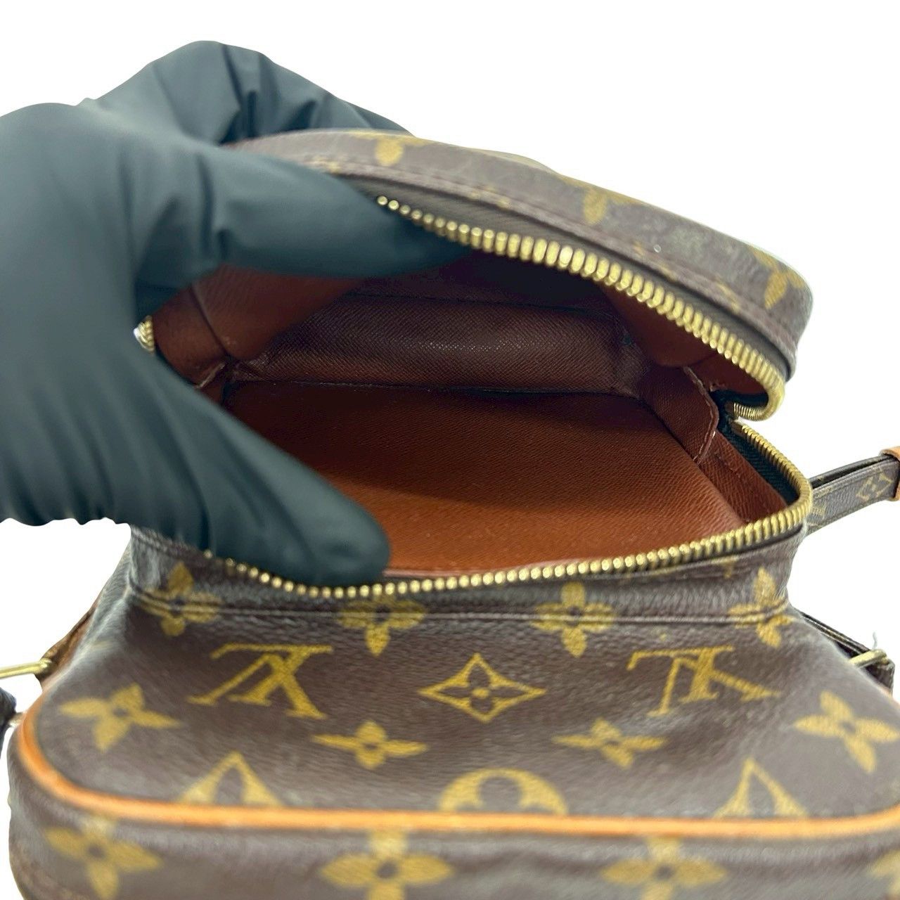 Louis Vuitton Louis Vuitton Louis Vuitton Amazon Monogram Leather Shoulder Bag Textile Shoulder Bag DUTY FREE for USA Size ONE SIZE - 11 Thumbnail