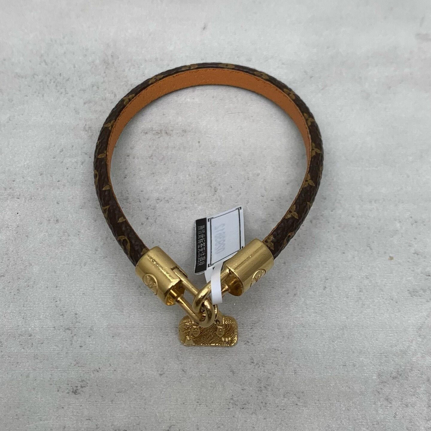 Louis Vuitton lv brown monogram bracelet with gold clasp Size ONE SIZE - 2 Thumbnail