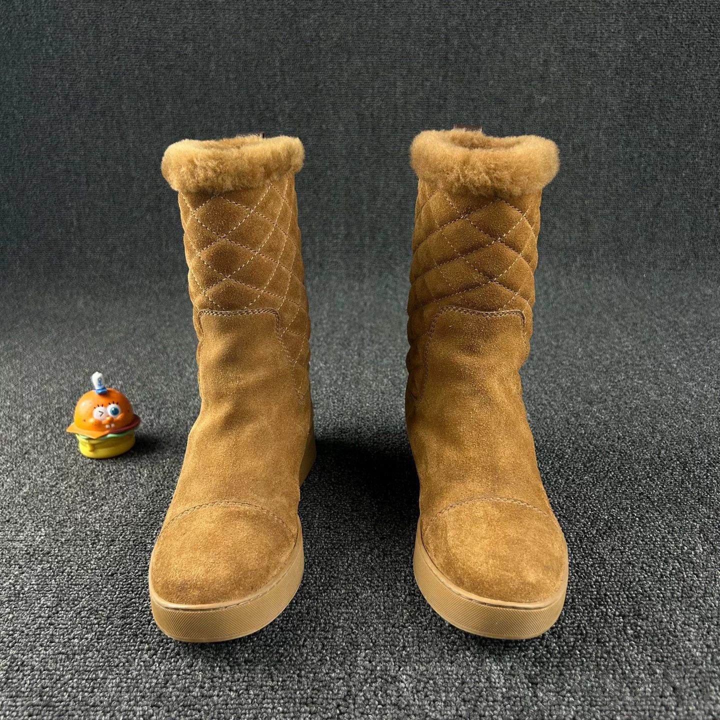 Louis Vuitton Louis Vuitton Suede Winter Boots for Women Size US 6 / IT 36 - 2 Thumbnail
