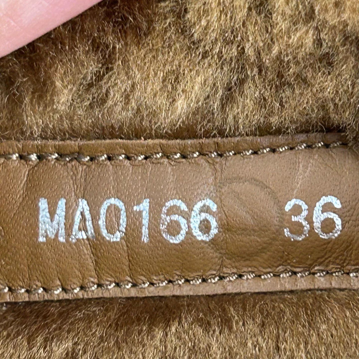 Louis Vuitton Louis Vuitton Suede Winter Boots for Women Size US 6 / IT 36 - 7 Thumbnail