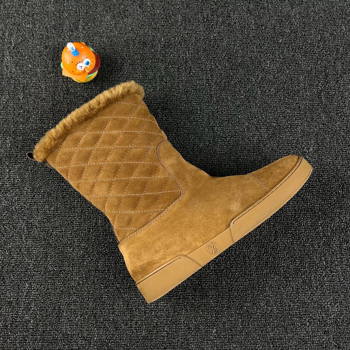 Louis Vuitton Louis Vuitton Suede Winter Boots for Women Size US 6 / IT 36 - 4 Thumbnail