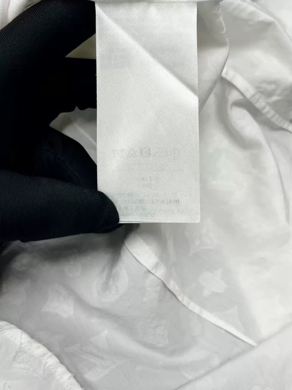 Louis Vuitton louis vuitton white logo shirt jacket Size US M / EU 48-50 / 2 - 5 Thumbnail
