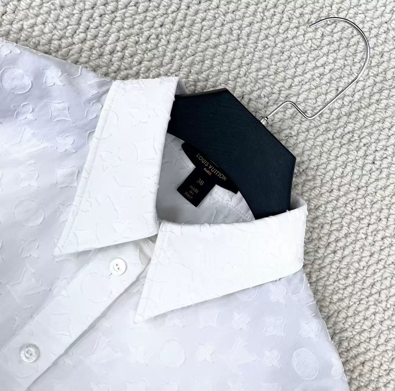 Louis Vuitton louis vuitton white logo shirt jacket Size US M / EU 48-50 / 2 - 3 Thumbnail