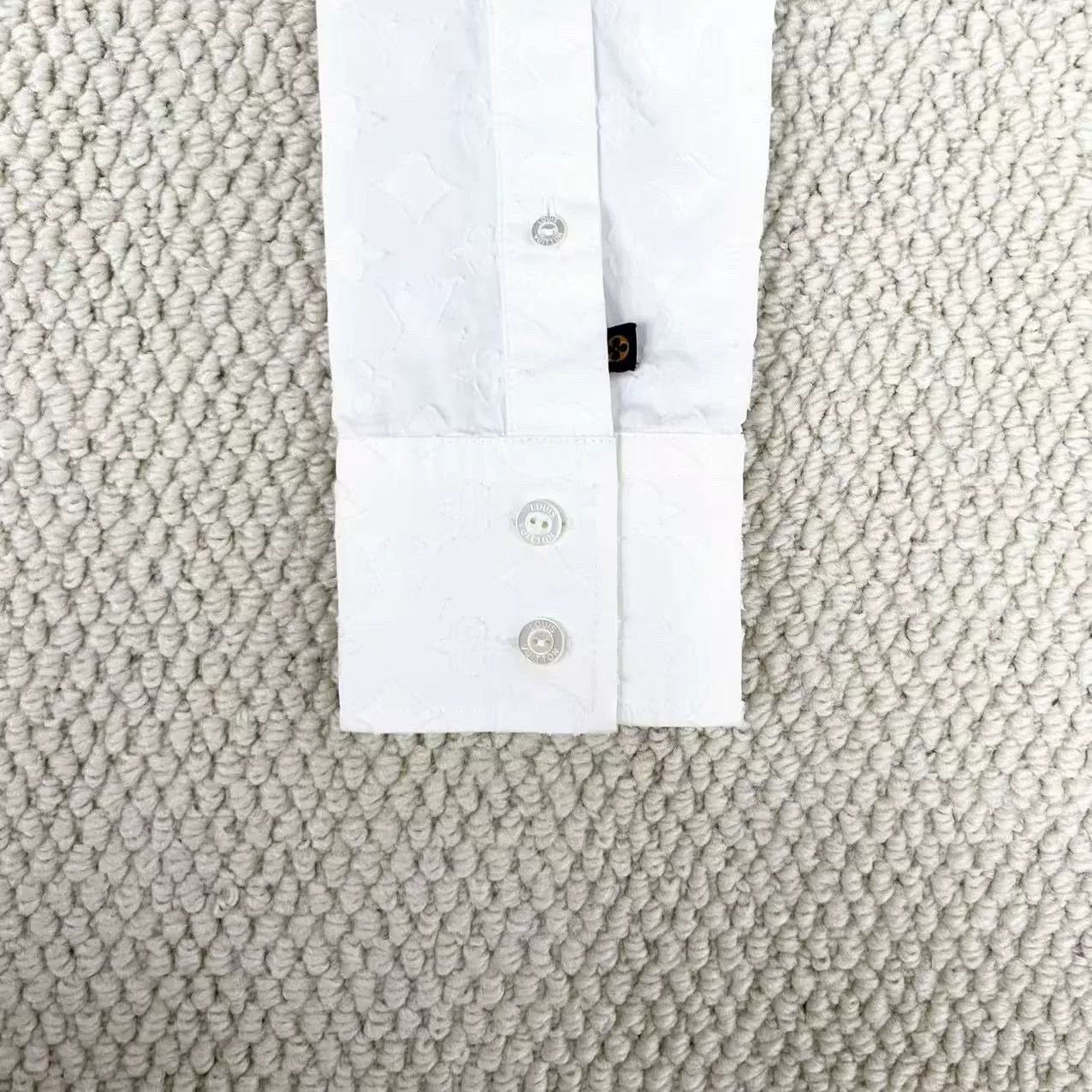 Louis Vuitton louis vuitton white logo shirt jacket Size US M / EU 48-50 / 2 - 4 Thumbnail