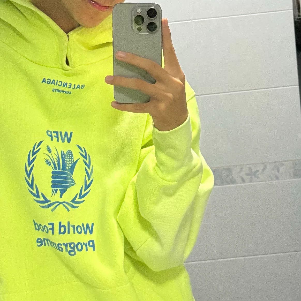 Balenciaga balenciaga fluorescent green hoodie sweatshirt Size US XS / EU 42 / 0 - 9 Thumbnail