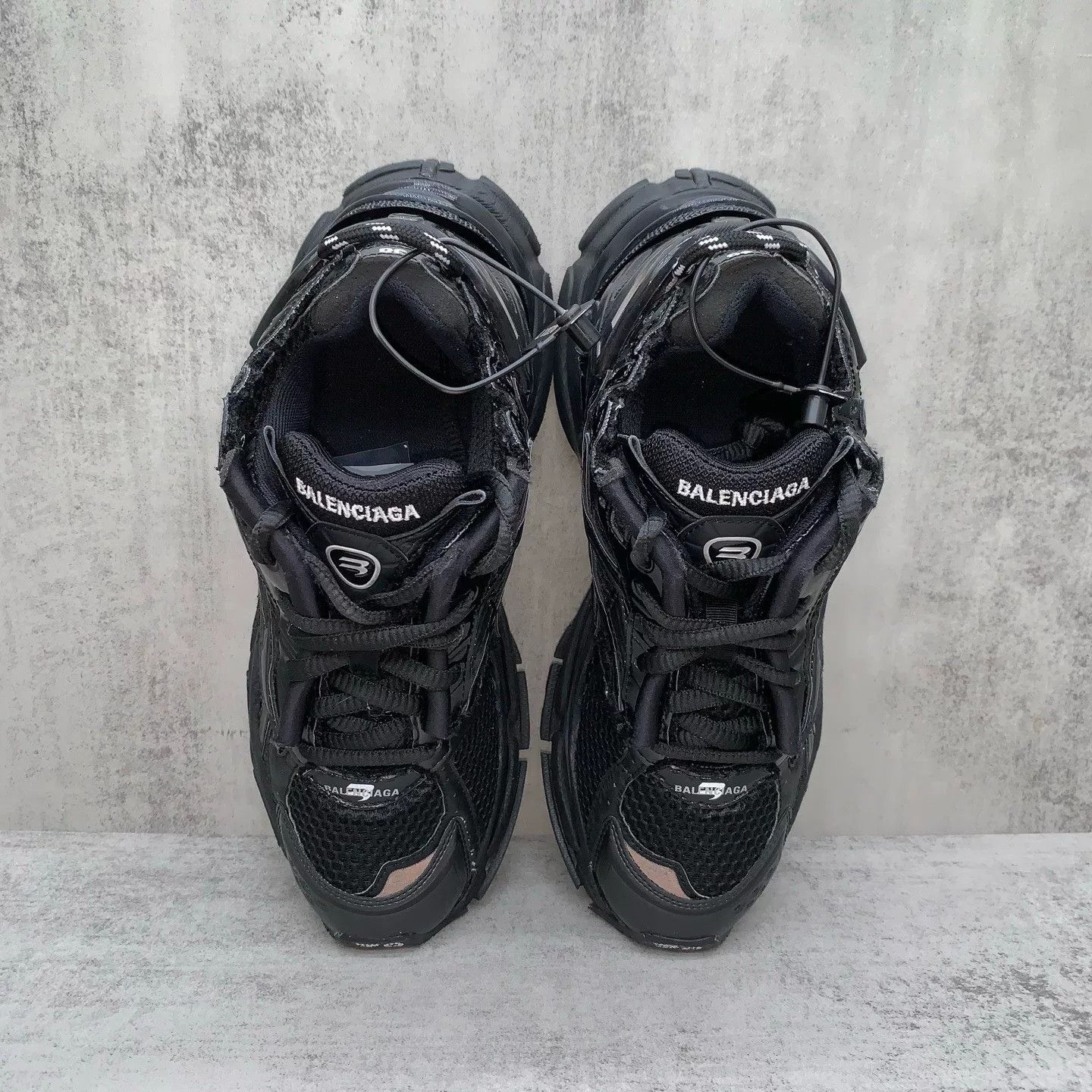 Balenciaga balenciaga black runner dad shoes size 38 Size US 6 / EU 39 - 5 Thumbnail